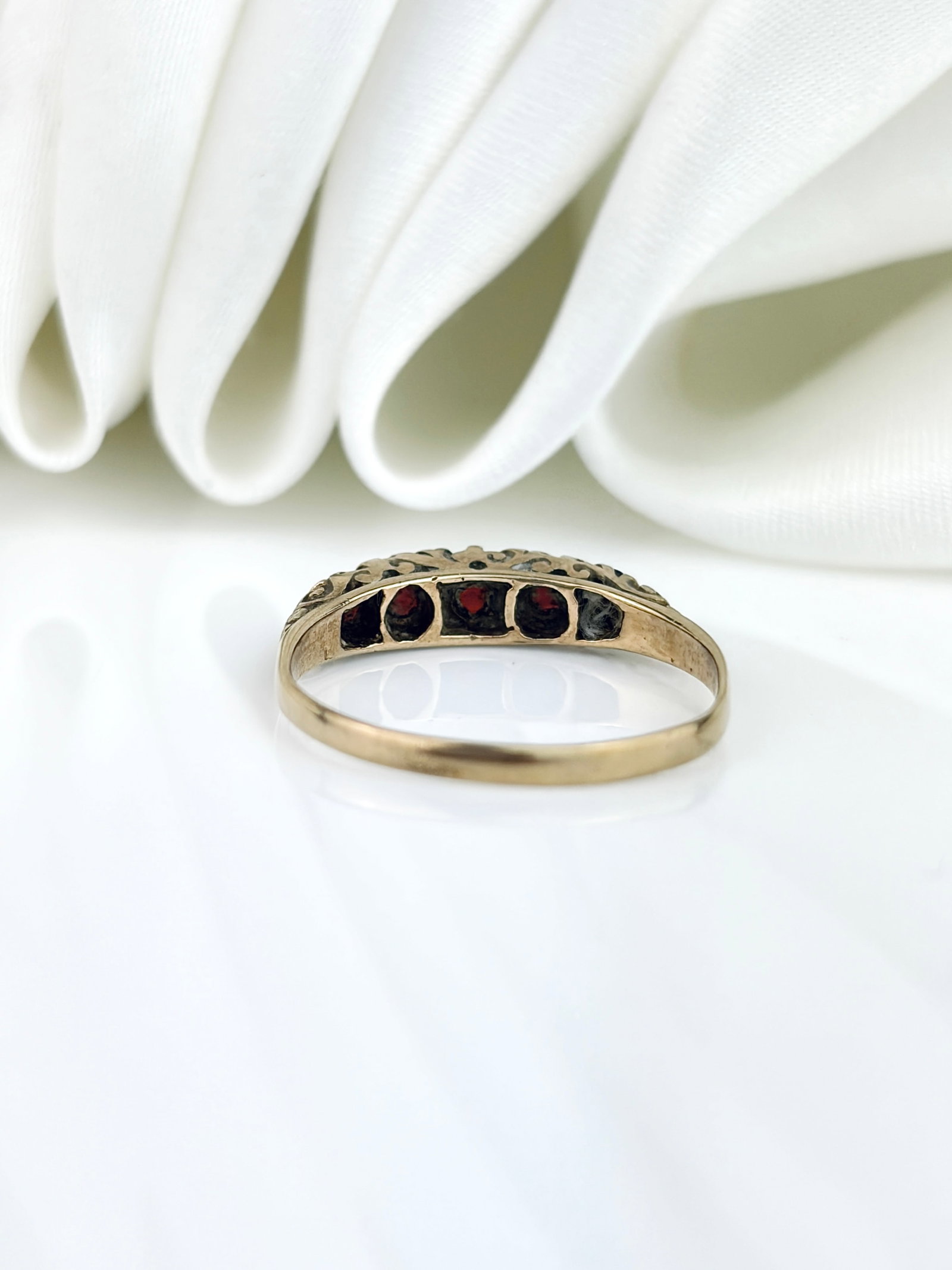 ANTIQUE 9CT YELLOW GOLD GARNET 5 STONE RING - 3