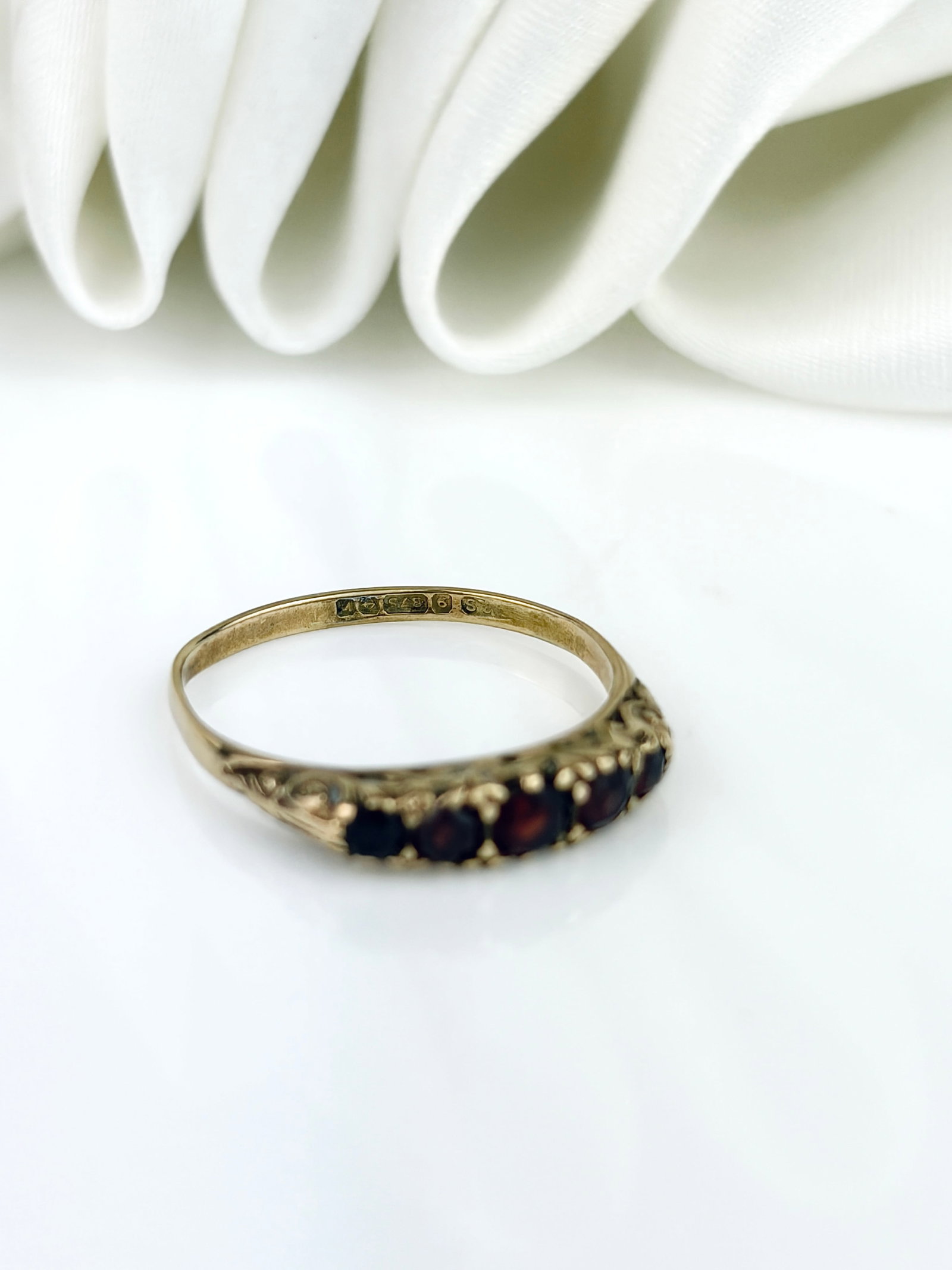 ANTIQUE 9CT YELLOW GOLD GARNET 5 STONE RING - 4