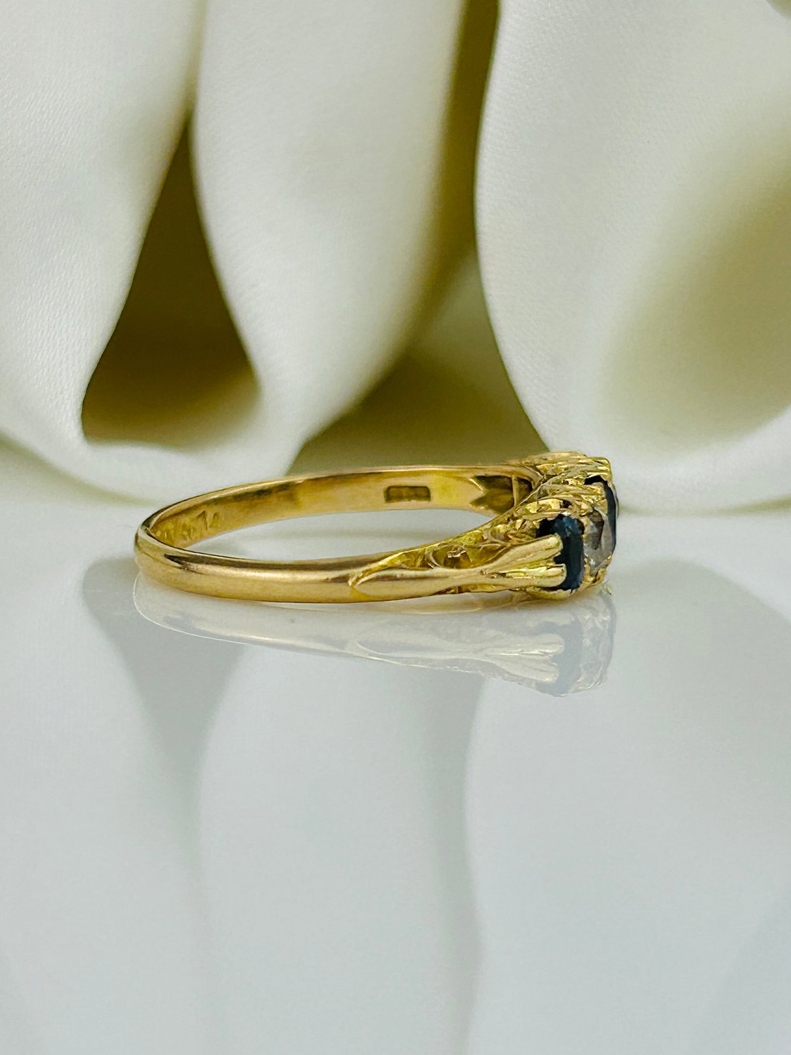 Antique C.1917 18ct Yellow Gold Sapphire and Diamond 5 Stone Ring - 2