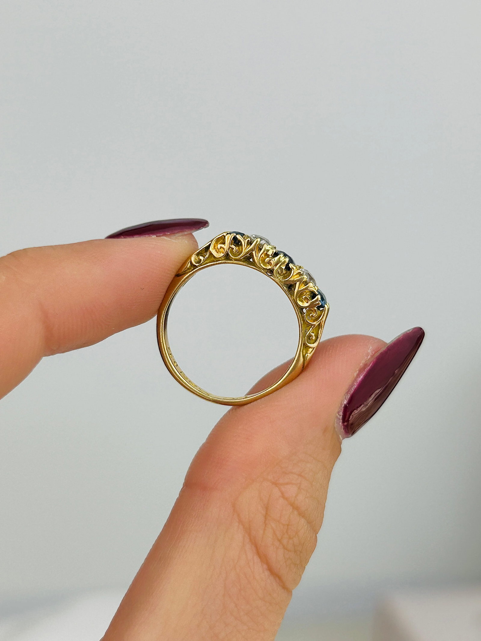 Antique C.1917 18ct Yellow Gold Sapphire and Diamond 5 Stone Ring - 6