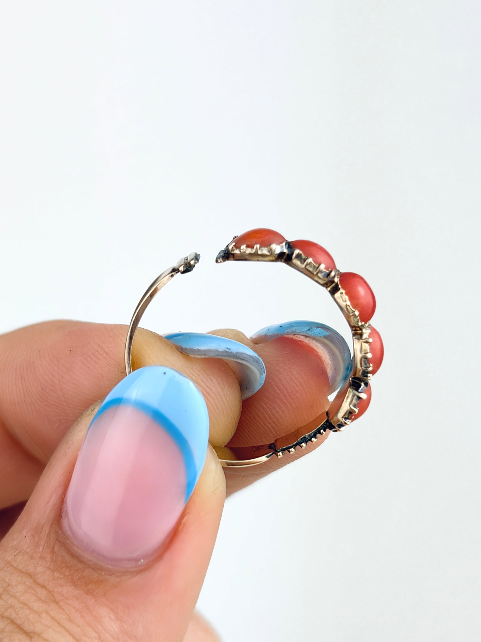 ANTIQUE CORAL 5 STONE RING IN GOLD AF - 6