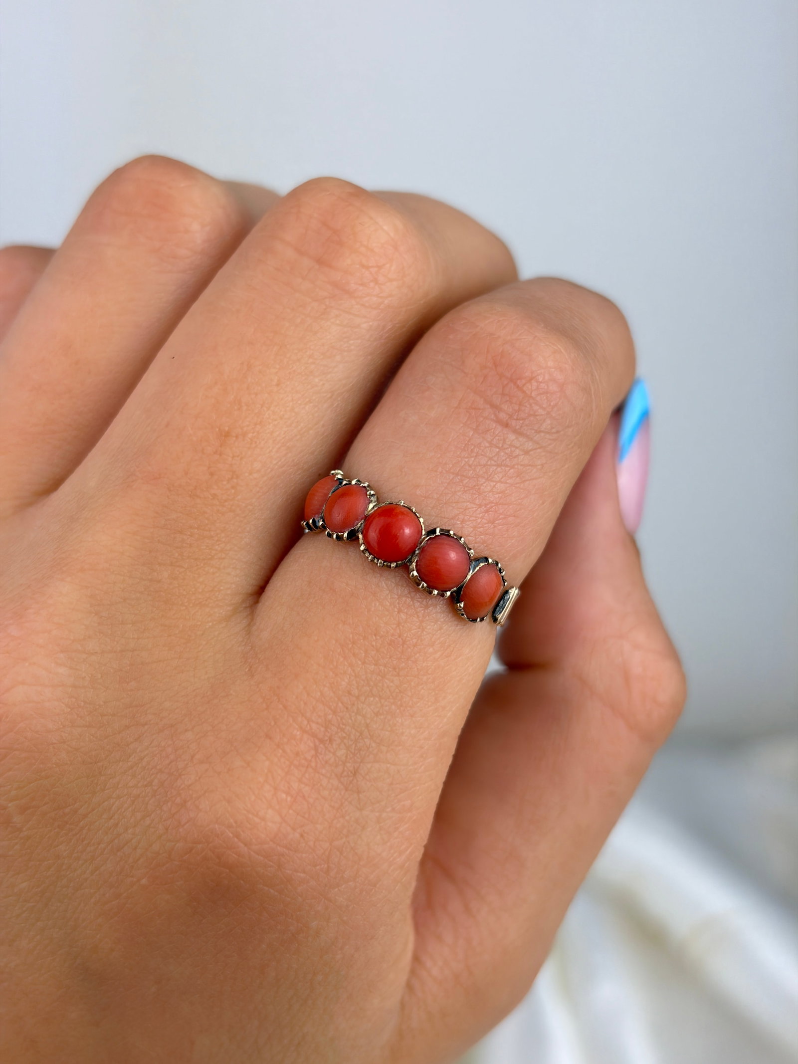 ANTIQUE CORAL 5 STONE RING IN GOLD AF - 8