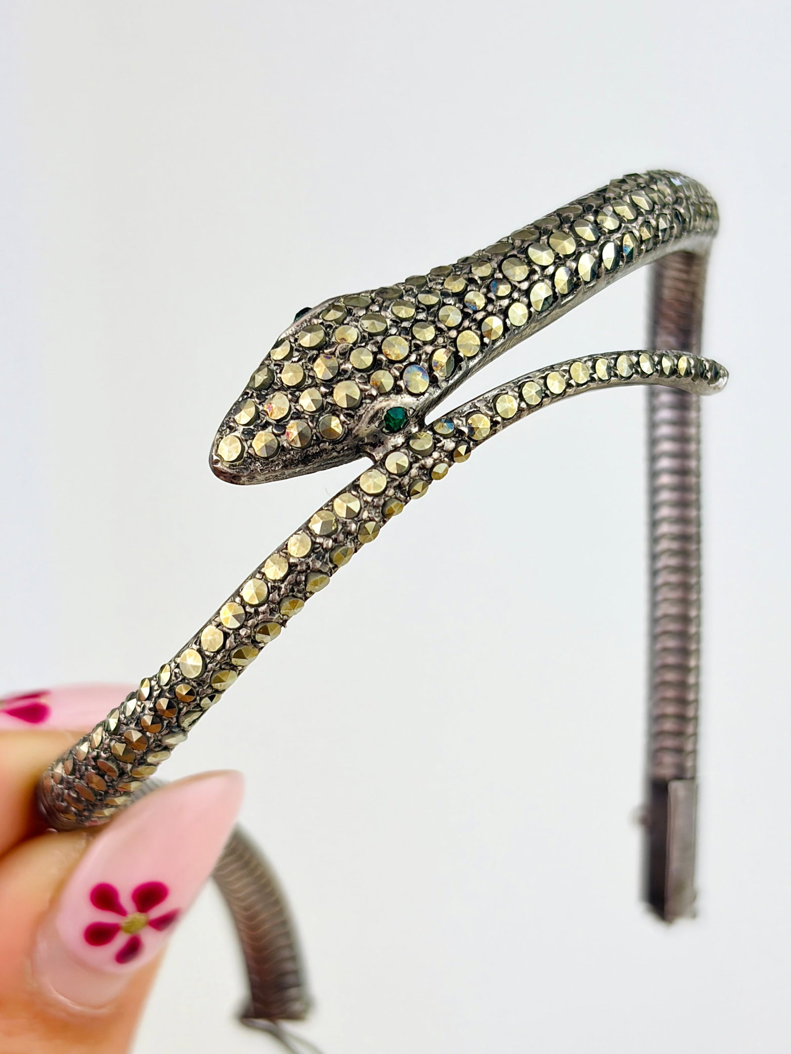 WONDERFUL ANTIQUE SILVER MARCASITE SNAKE GAS PIPE BRACELET WITH GREEN PASTE EYES (1 of 9)