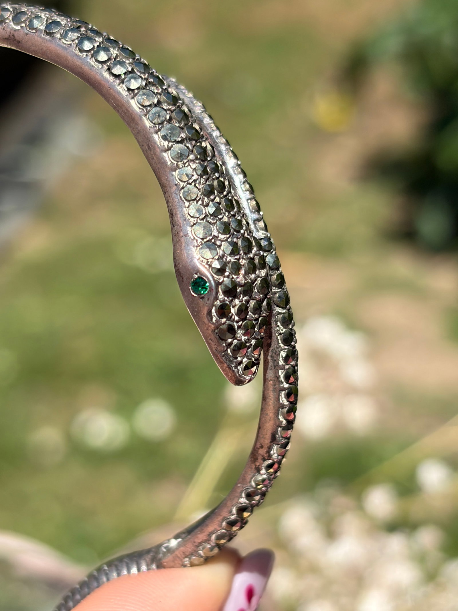 WONDERFUL ANTIQUE SILVER MARCASITE SNAKE GAS PIPE BRACELET WITH GREEN PASTE EYES - 9