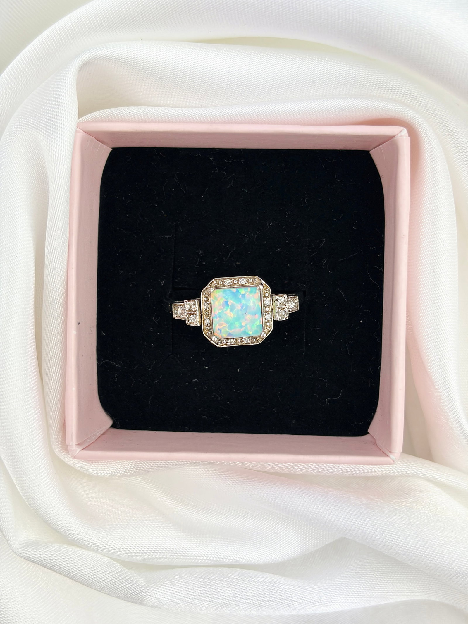 VINTAGE 18CT WHITE GOLD OPAL AND DIAMOND RING - 9