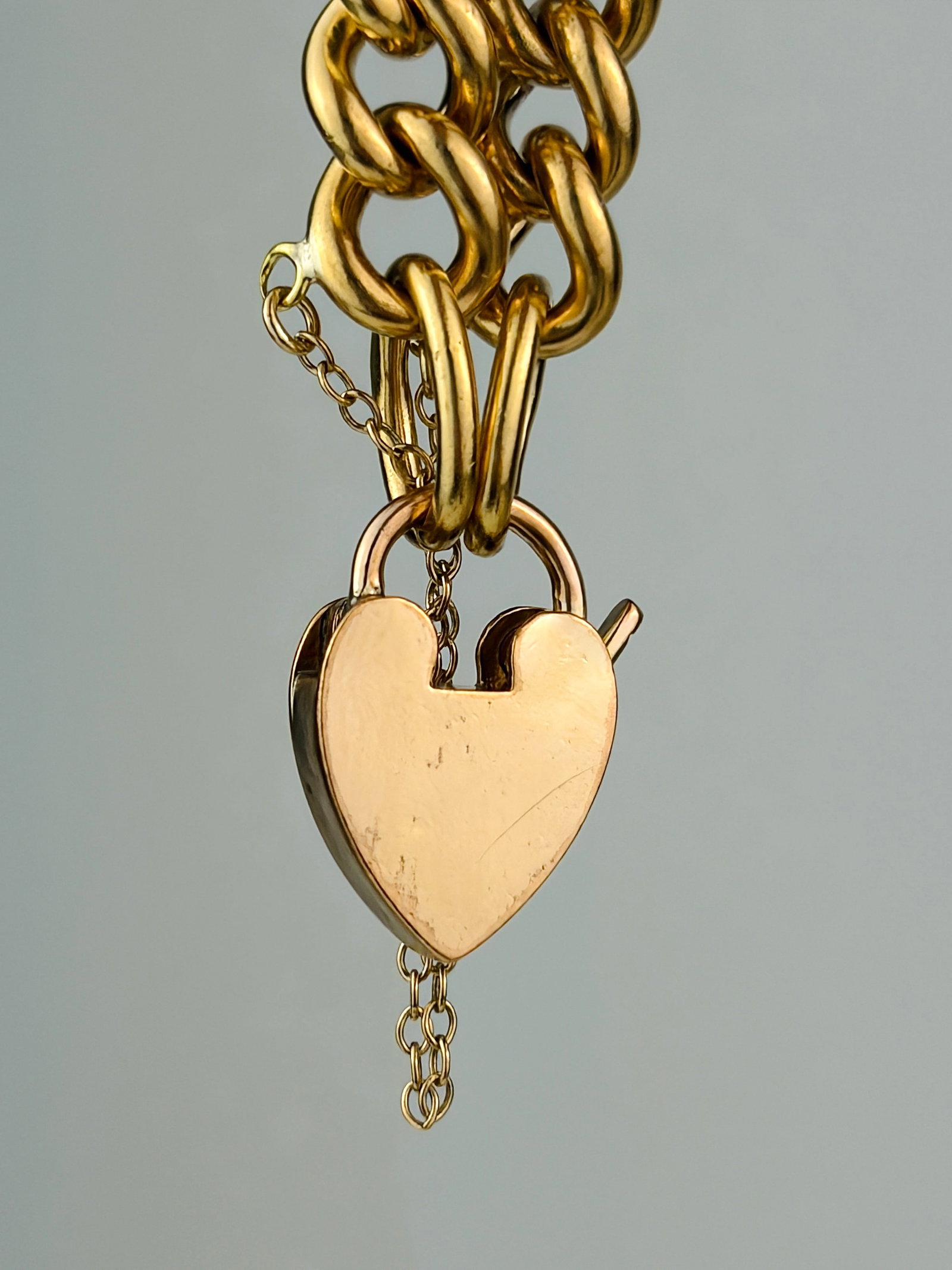 CHUNKY ANTIQUE CURB LINK BRACELET WITH HEART PADLOCK - 3