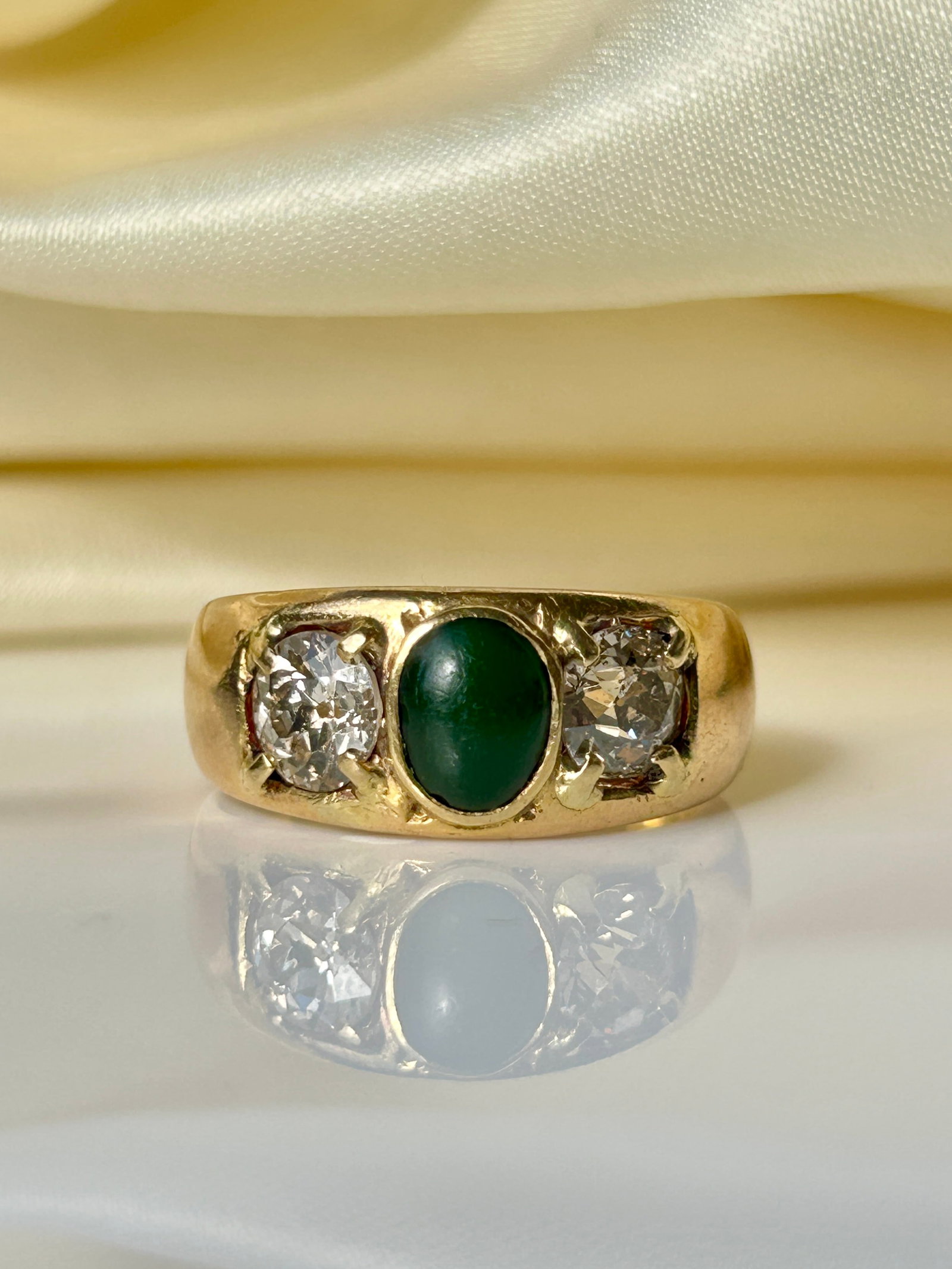 Chunky Vintage Jade and 2x .85pt Diamond 3 Stone in 18ct Gold: Chunky Vintage Jade and 2x .85pt Diamond 3 Stone in 18ct Weight: 9.17g Size: UK P, US 8 Height: 8mm Height off Finger: 4mm Materials: 18ct gold Hallmarks: None present Condition: The