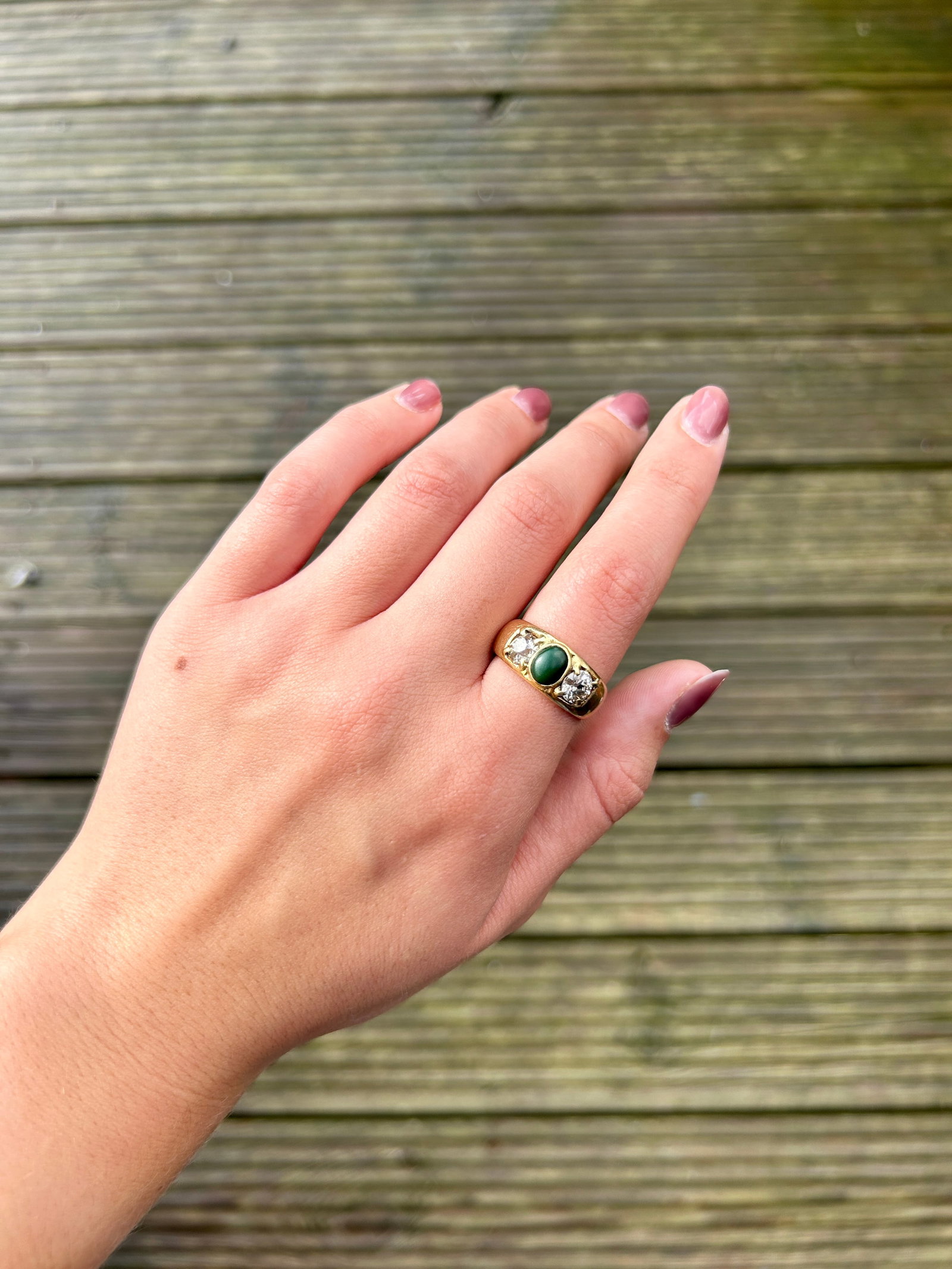 Chunky Vintage Jade and 2x .85pt Diamond 3 Stone in 18ct Gold - 9