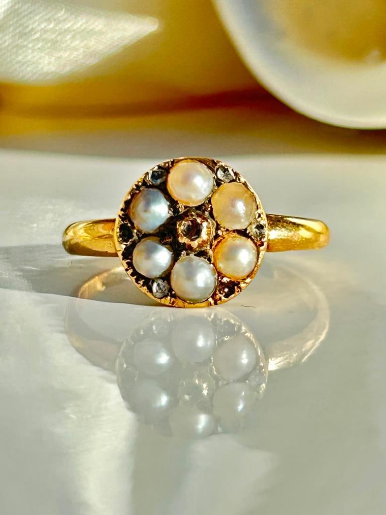 Antique Gold Rose Cut Diamond and Pearl Ring: Antique Gold Rose Cut Diamond and Pearl Ring sweet and precious pearl ring measurements size UK O1/2 US 71/2 head of ring 11mm x 11mm weight 3.18g mate