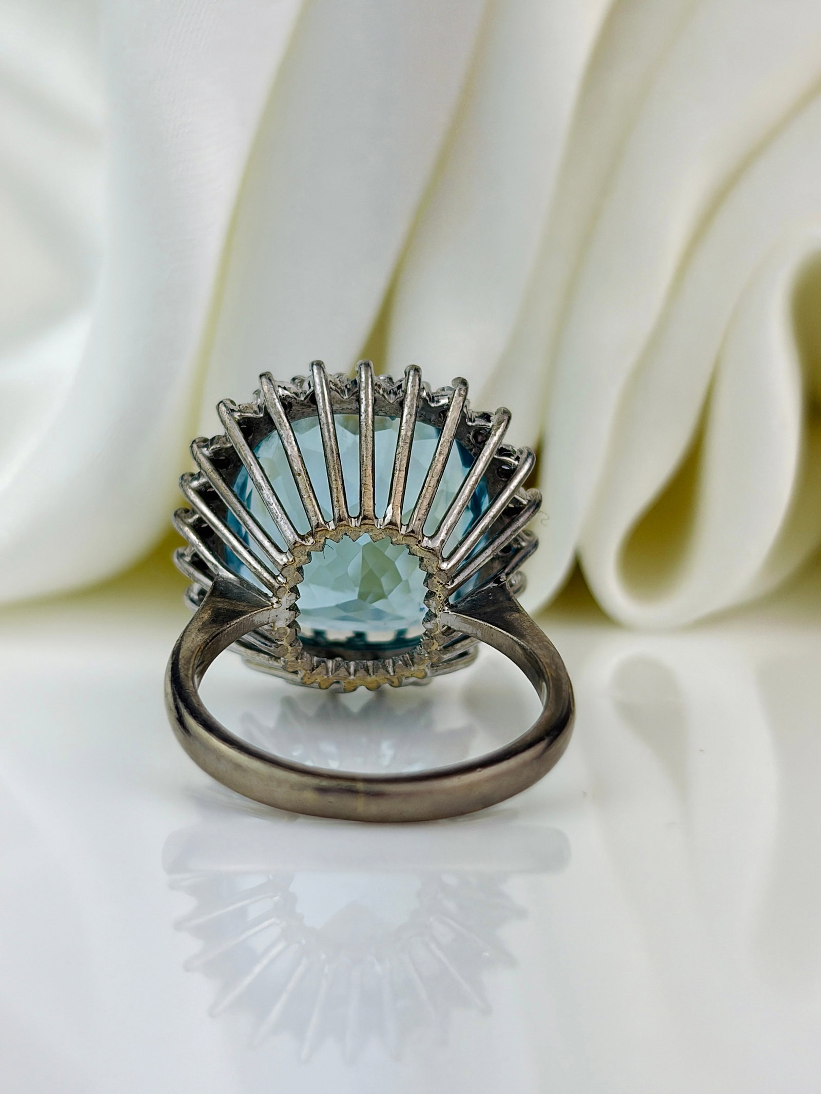 INCREDIBLE 18CT WHITE GOLD AQUAMARINE AND DIAMOND COCKTAIL RING - 3
