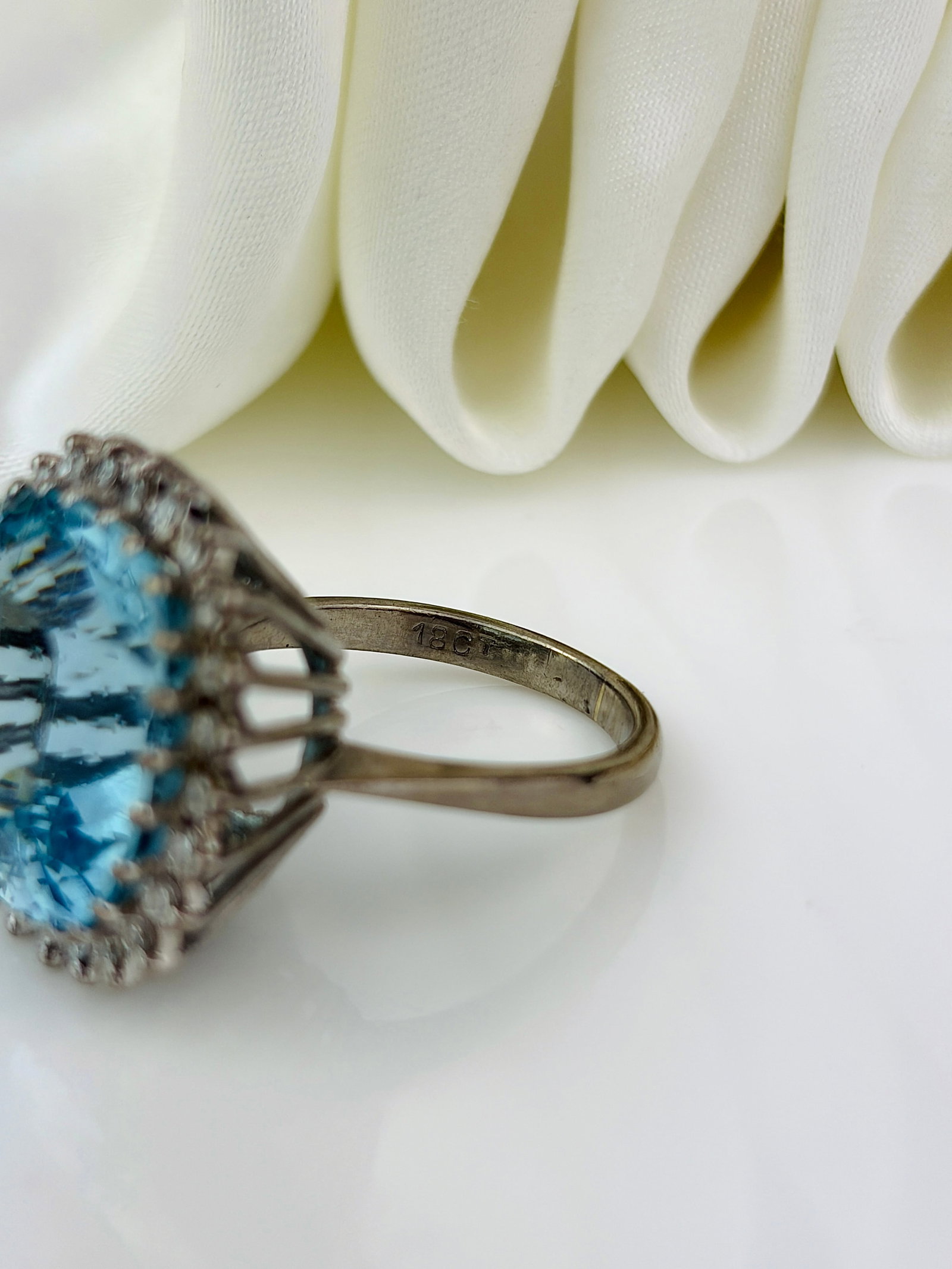 INCREDIBLE 18CT WHITE GOLD AQUAMARINE AND DIAMOND COCKTAIL RING - 4