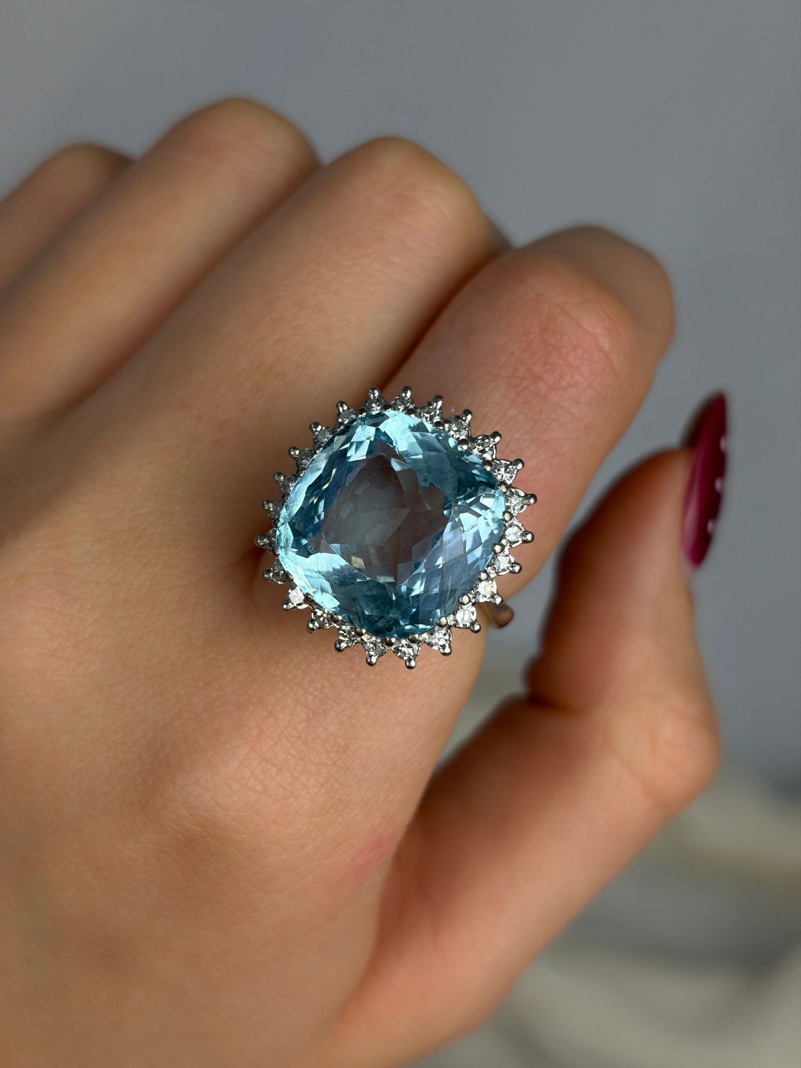 INCREDIBLE 18CT WHITE GOLD AQUAMARINE AND DIAMOND COCKTAIL RING - 9