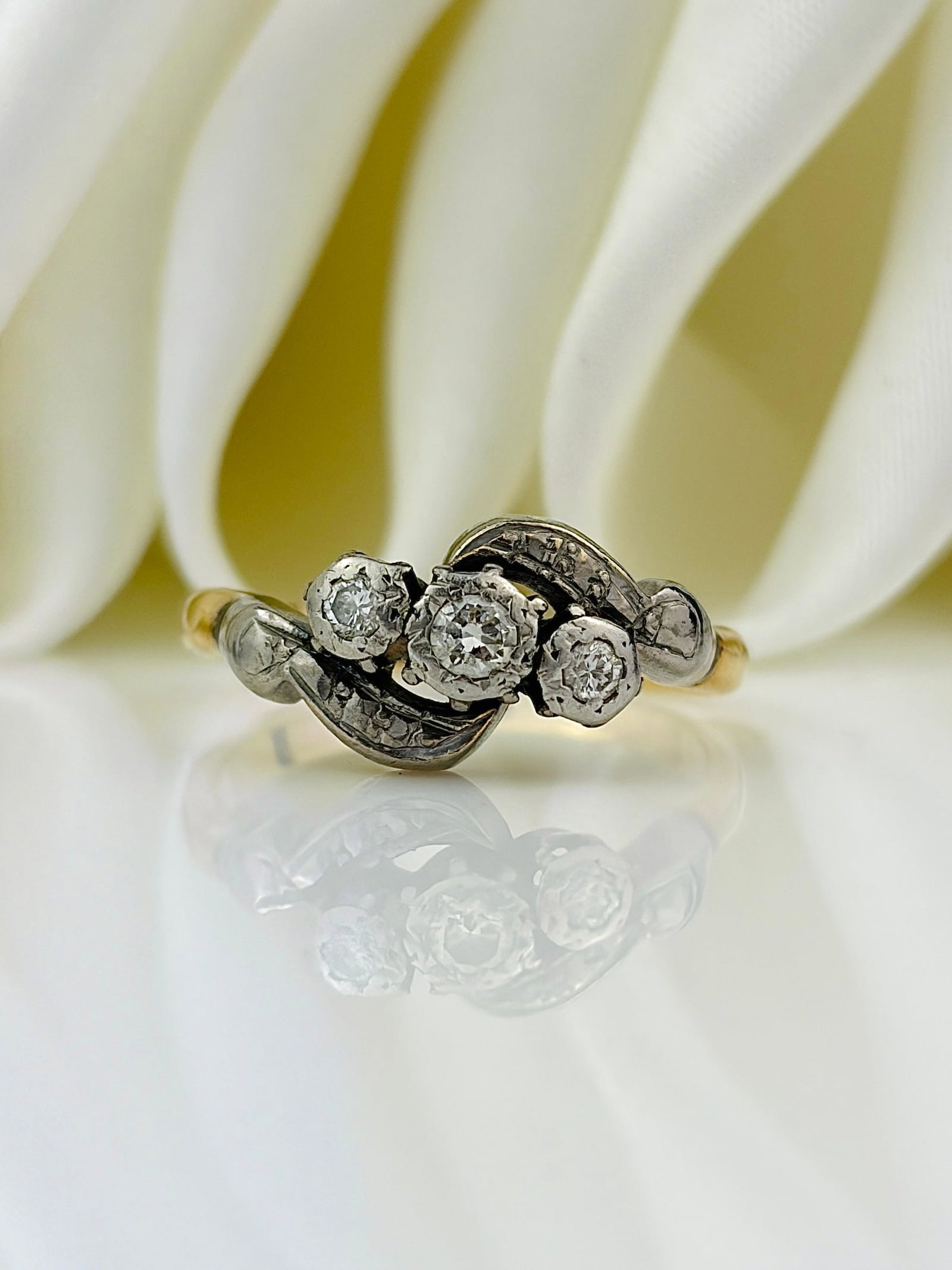 ANTQUE 18CT YELLOW GOLD DIAMOND AND PLATINUM 3 STONE TWIST RING: ANTQUE 18CT YELLOW GOLD AND PLATINUM DIAMOND 3 STONE TWIST RING A really sweet ring!