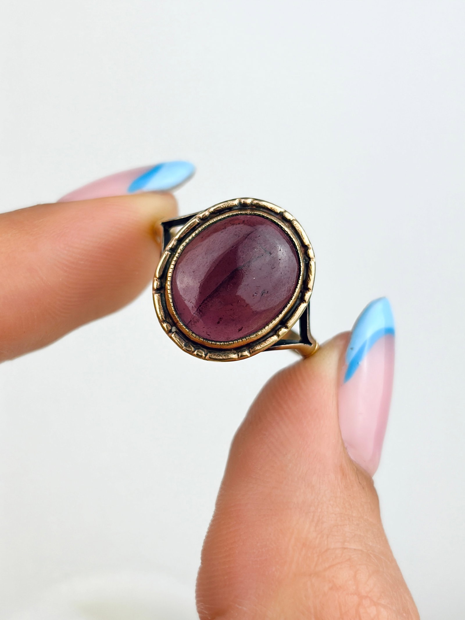 ANTIQUE 9CT YELLOW GOLD CABOCHON GARNET RING - 5
