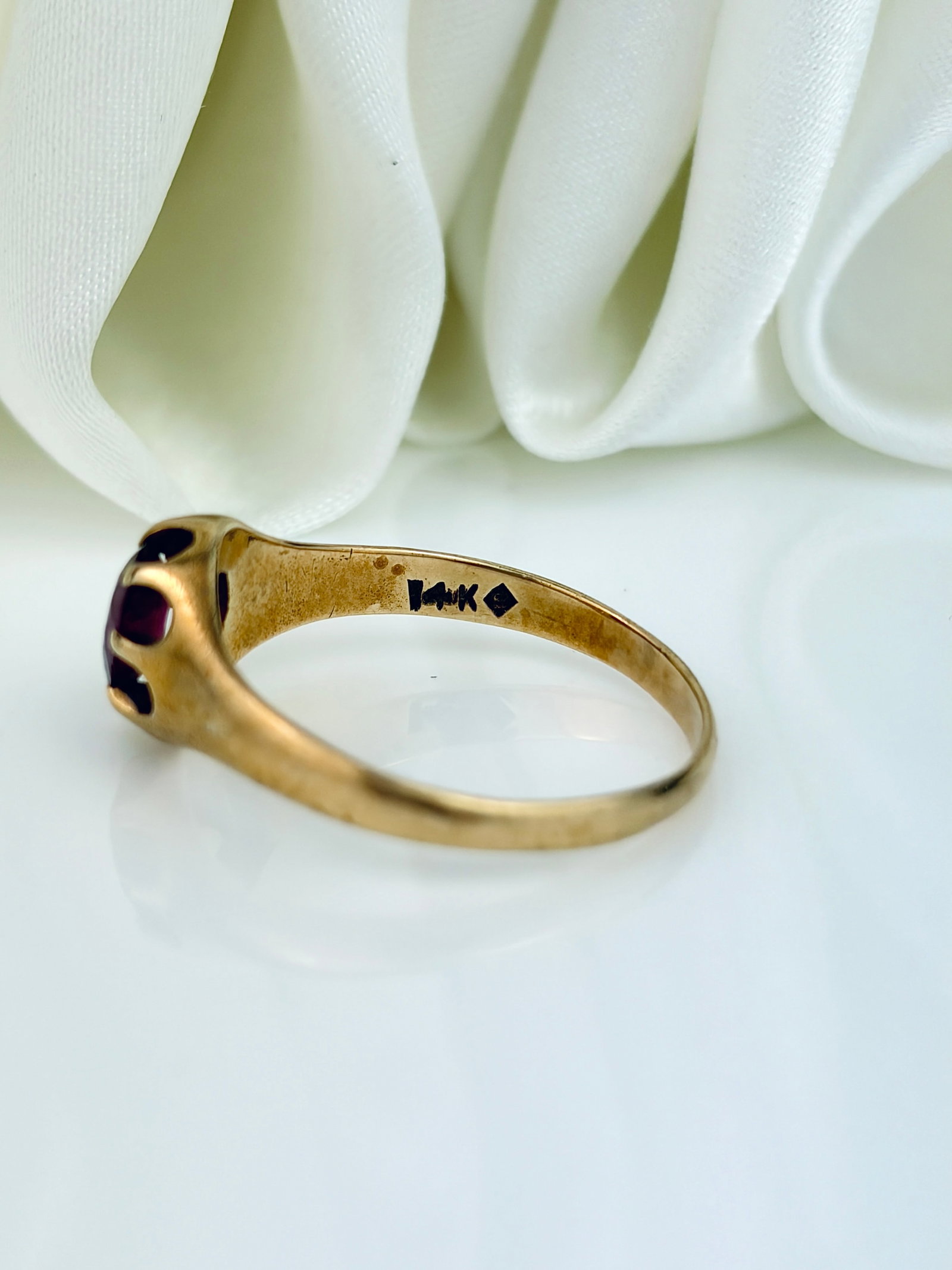 ANTIQUE 14CT YELLOW GOLD RUBY BELCHER SET RING - 4