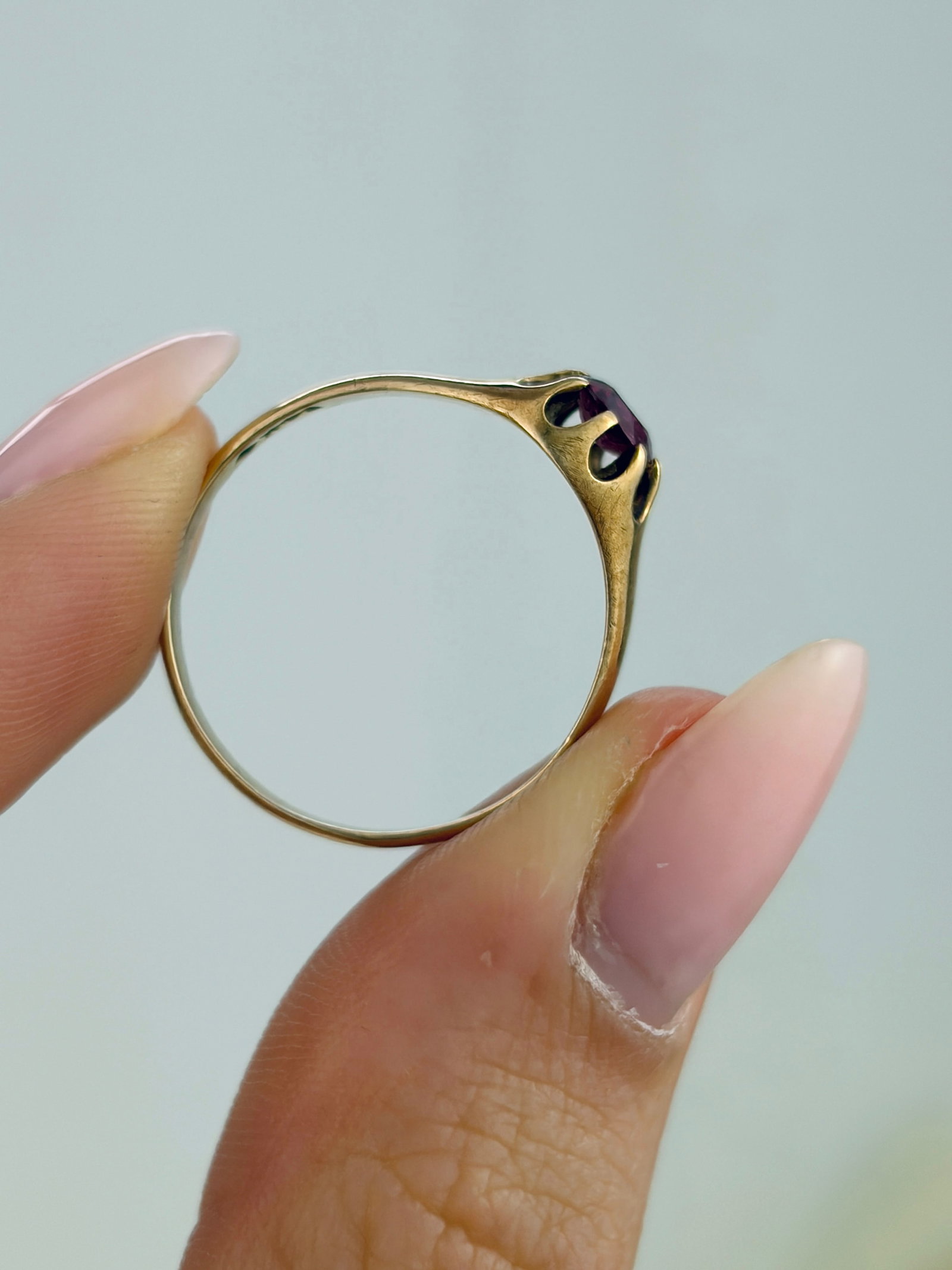 ANTIQUE 14CT YELLOW GOLD RUBY BELCHER SET RING - 6