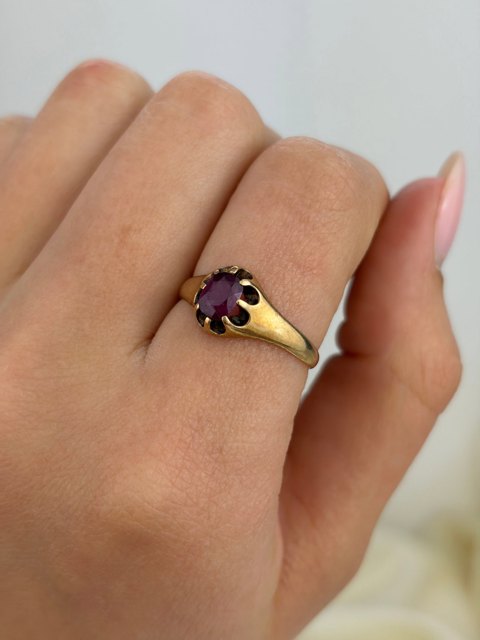 ANTIQUE 14CT YELLOW GOLD RUBY BELCHER SET RING - 8