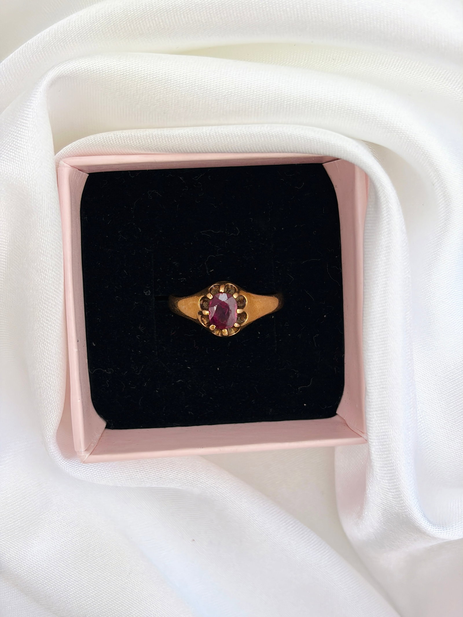 ANTIQUE 14CT YELLOW GOLD RUBY BELCHER SET RING - 9