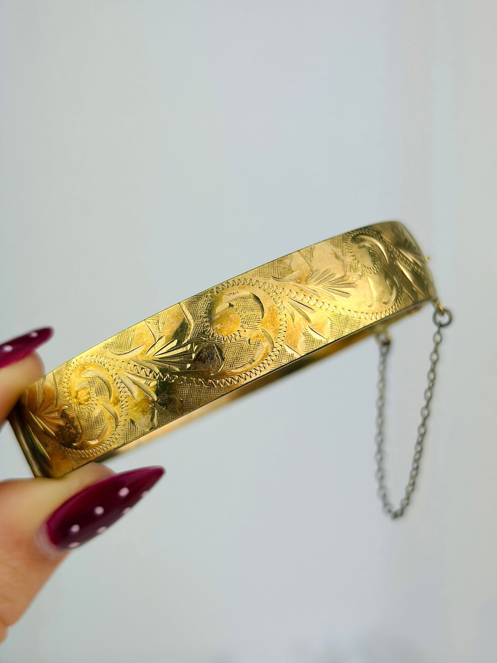 VINTAGE 9CT ROLLED GOLD SWIRL DESIGN BANGLE BRACELET: VINTAGE 9CT ROLLED GOLD SWIRL DESIGN BANGLE BRACELET
