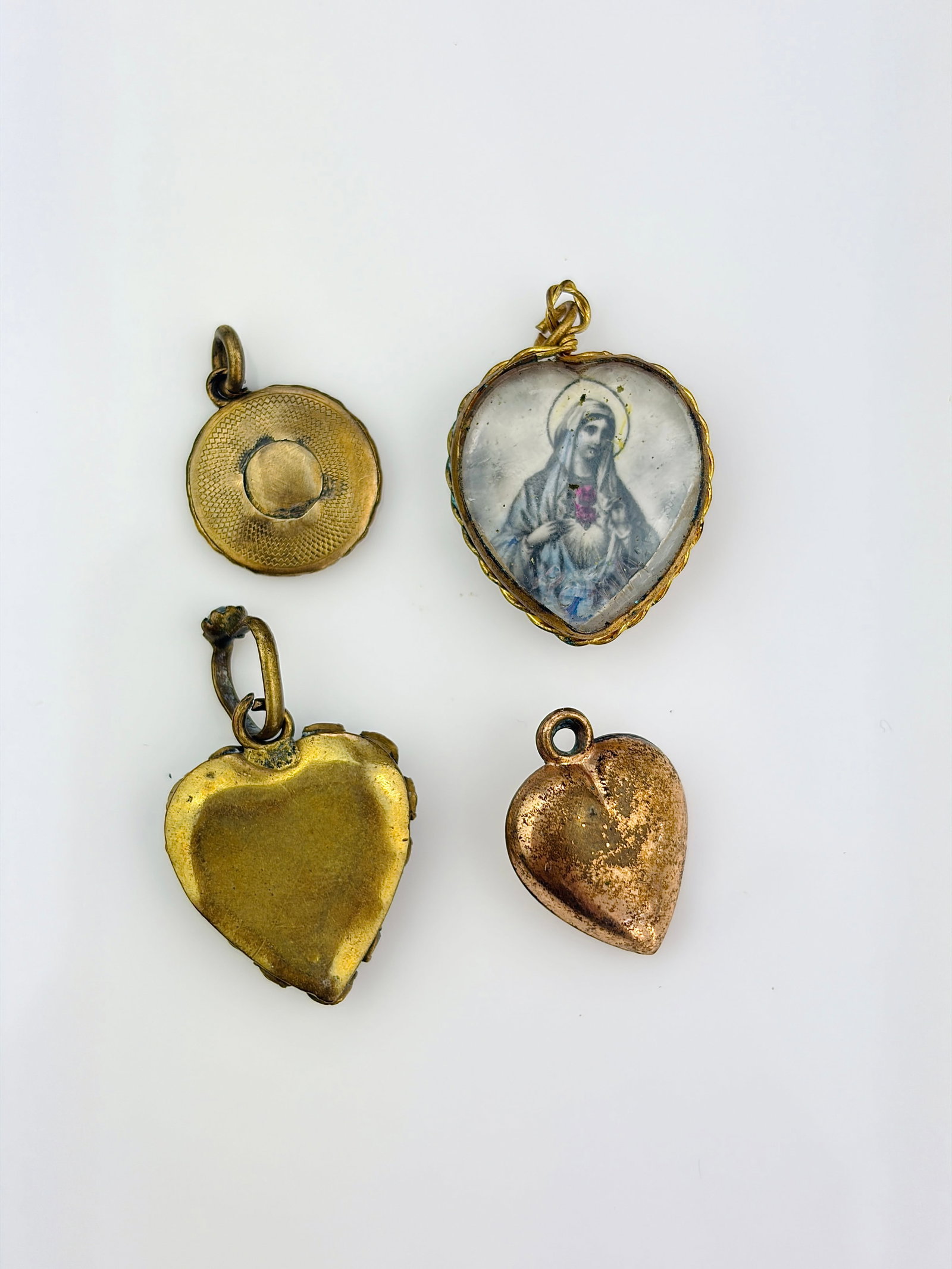 MIXED LOT OF ANTIQUE JEWELLERY / PASTE HEART ETC - 2