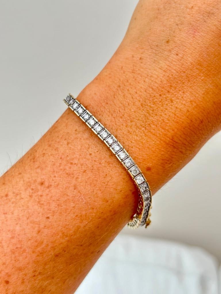 Vintage 14ct Yellow Gold Zircon Line / Tennis Bracelet: Vintage 14ct Yellow Gold Zircon Line / Tennis Bracelet truly beautiful bracelet measurements length 18.5cm width 4mm weight 15.78g stamped 14k materia