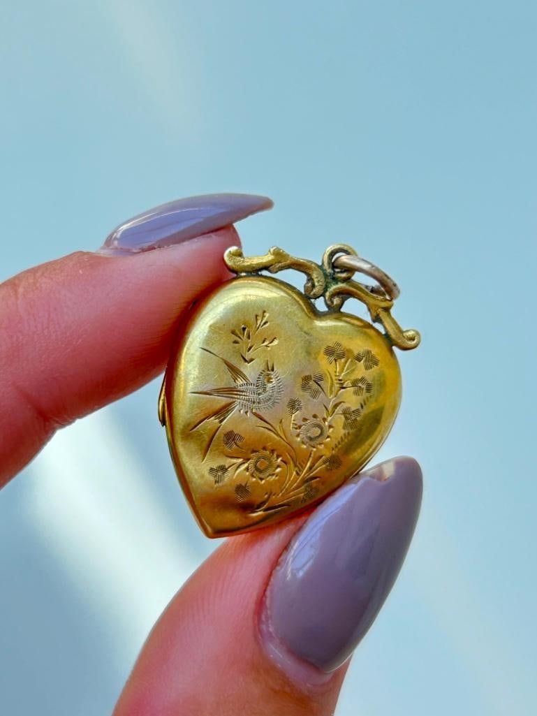 Antique 9ct Gold Engraved Heart Locket - 3