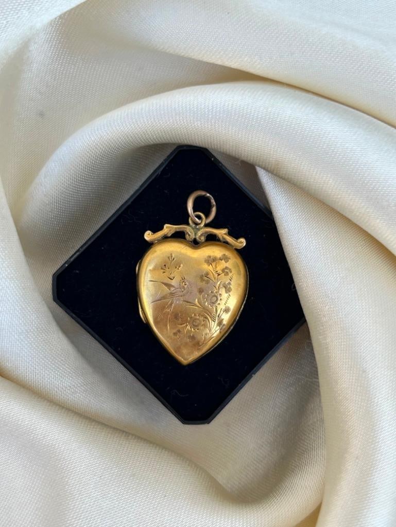 Antique 9ct Gold Engraved Heart Locket - 4