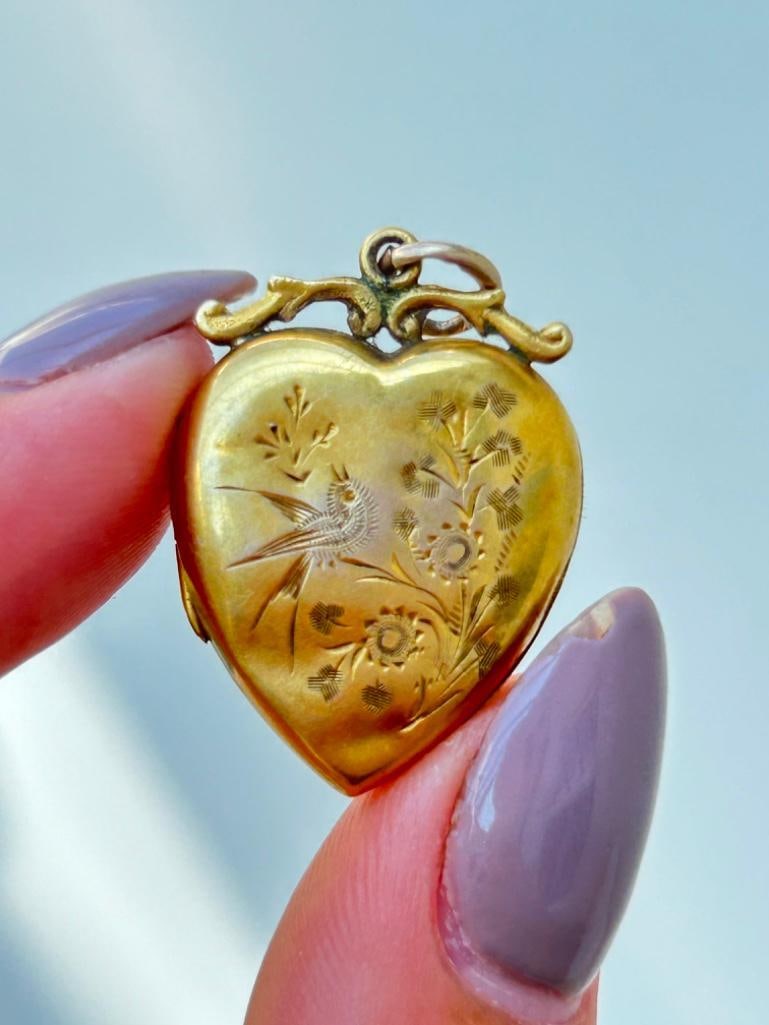 Antique 9ct Gold Engraved Heart Locket - 6