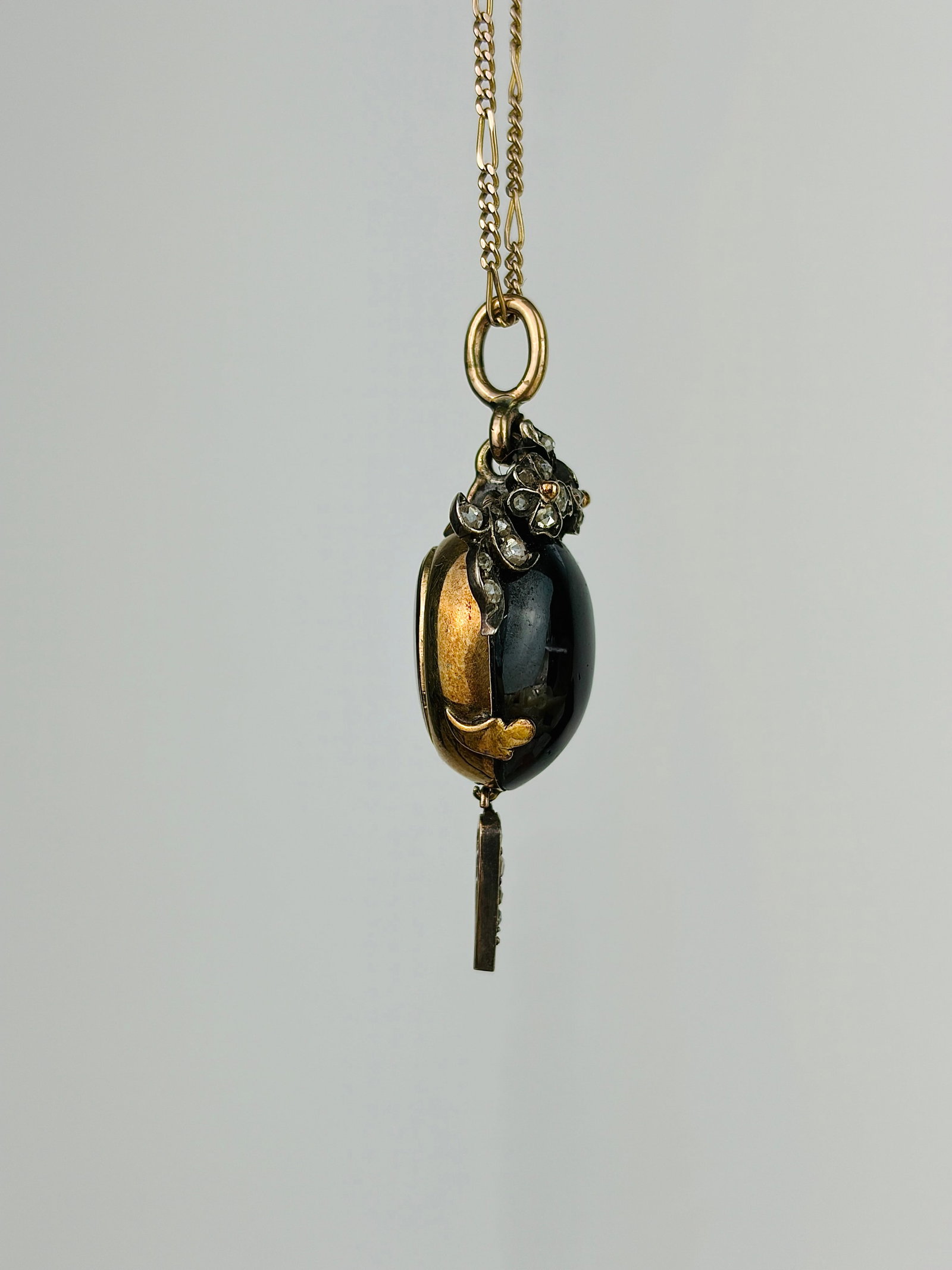 Victorian Boxed Cabochon Garnet and Rose Cut Diamond Locket Back Pendant in Gold - 7