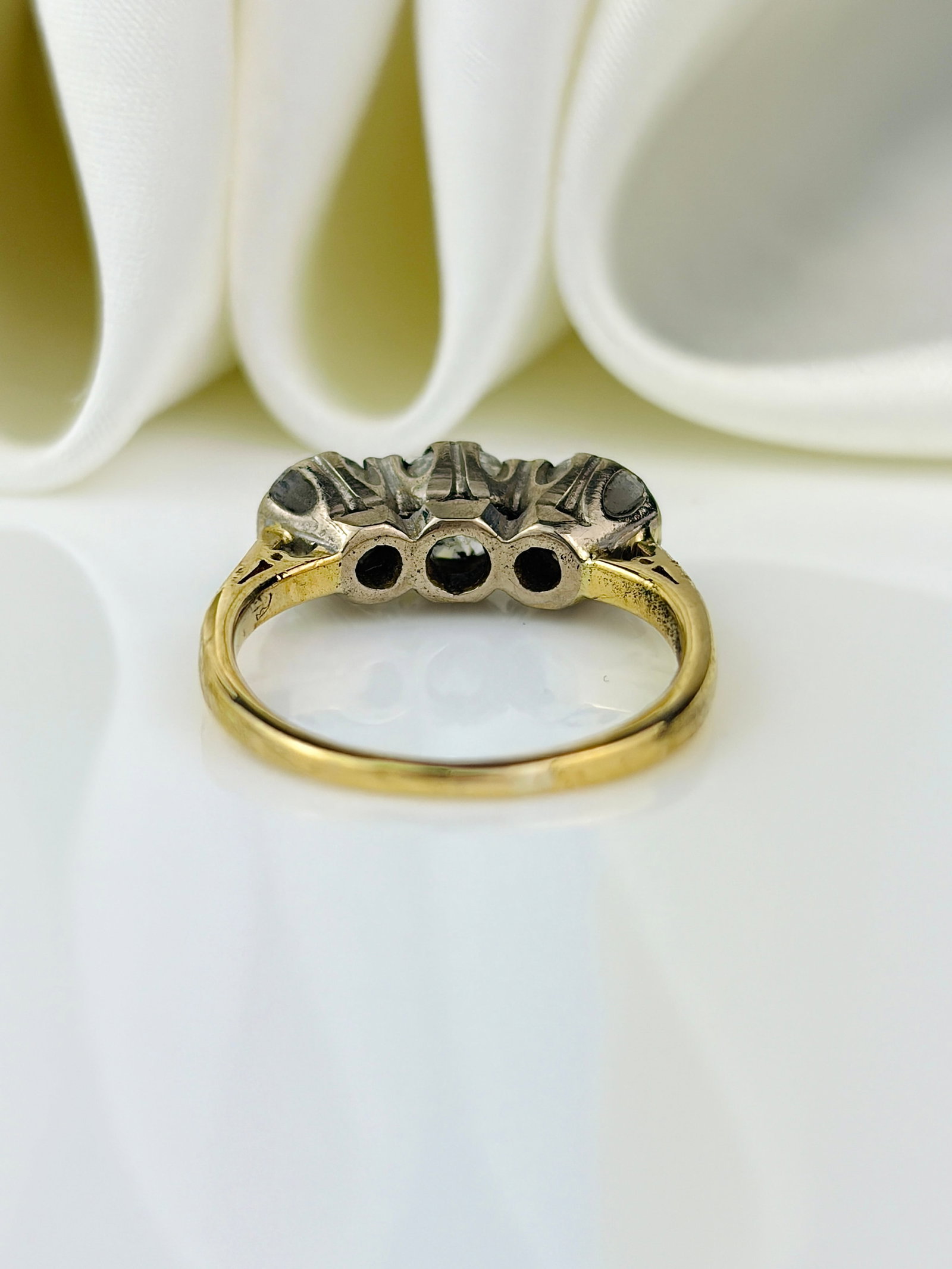 VINTAGE 18CT YELLOW GOLD 1.70CT DIAMOND 3 STONE RING - 3