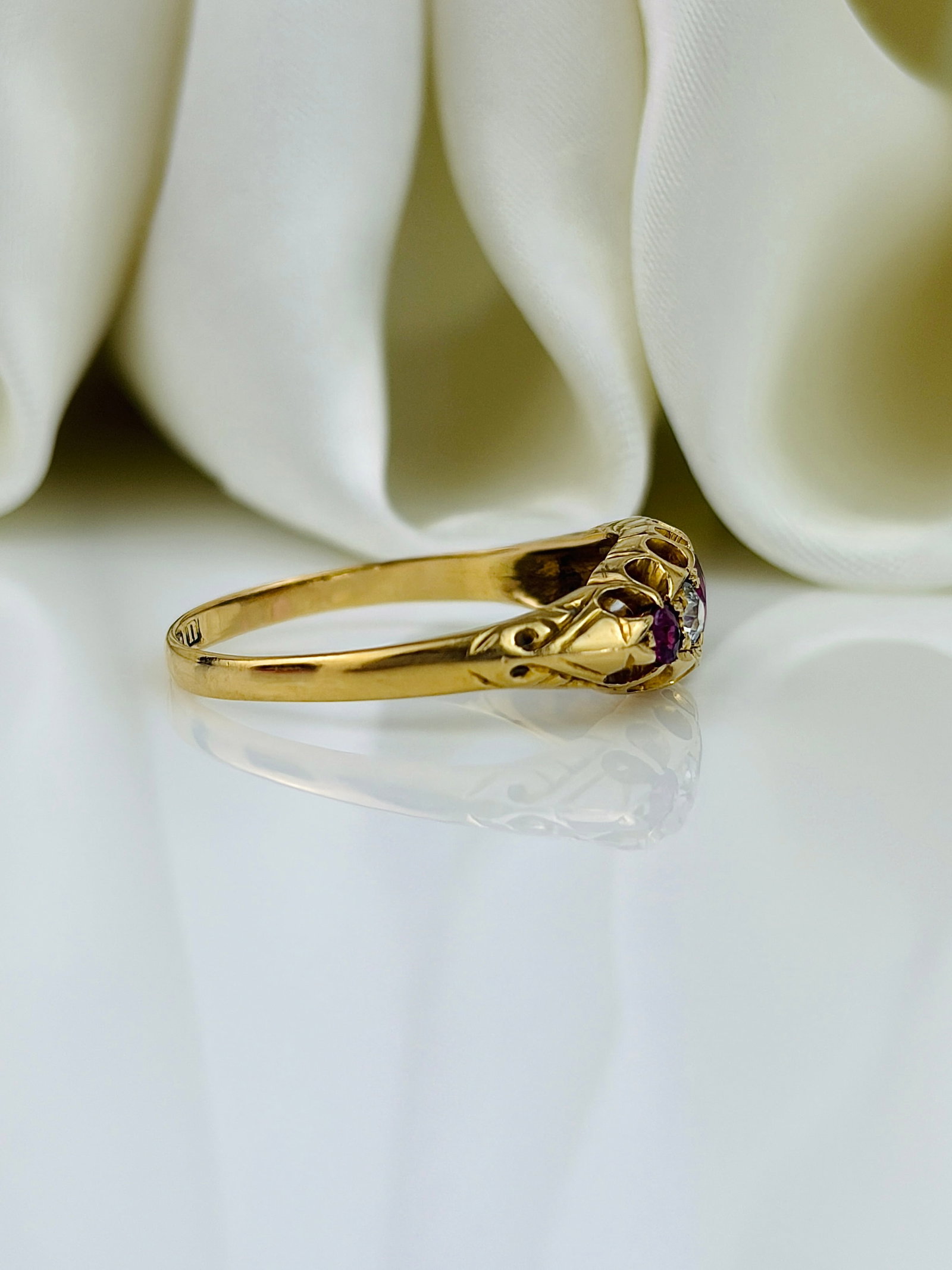Antique C.1912 18ct Yellow Gold Ruby and Diamond 5 Stone Ring - 2