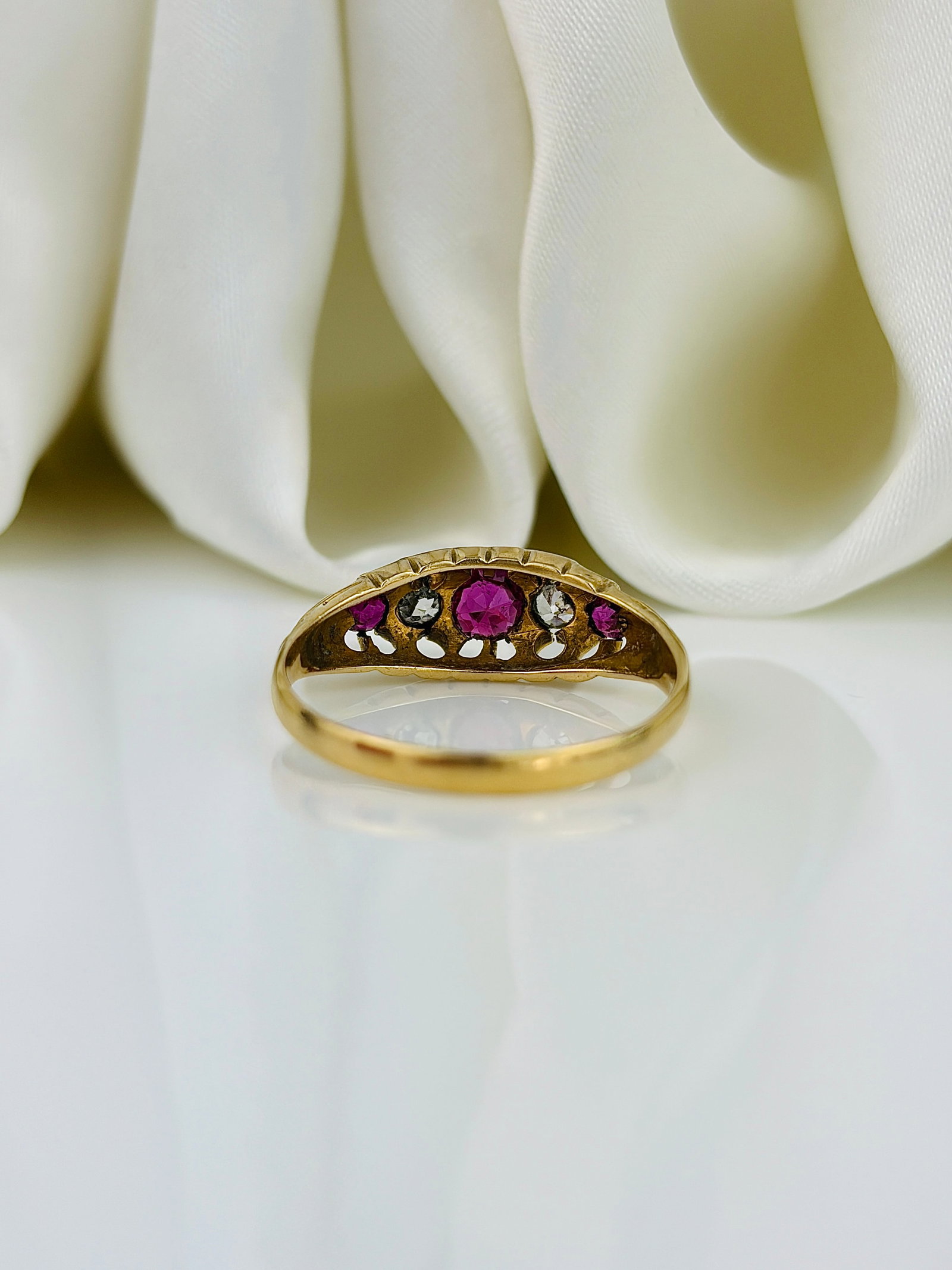 Antique C.1912 18ct Yellow Gold Ruby and Diamond 5 Stone Ring - 3