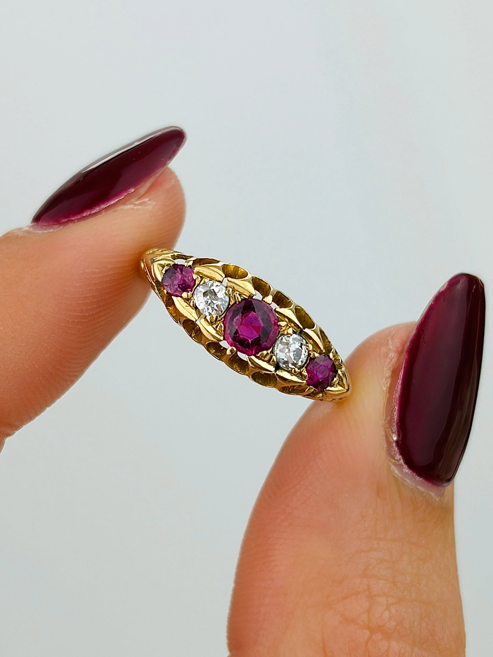 Antique C.1912 18ct Yellow Gold Ruby and Diamond 5 Stone Ring - 5