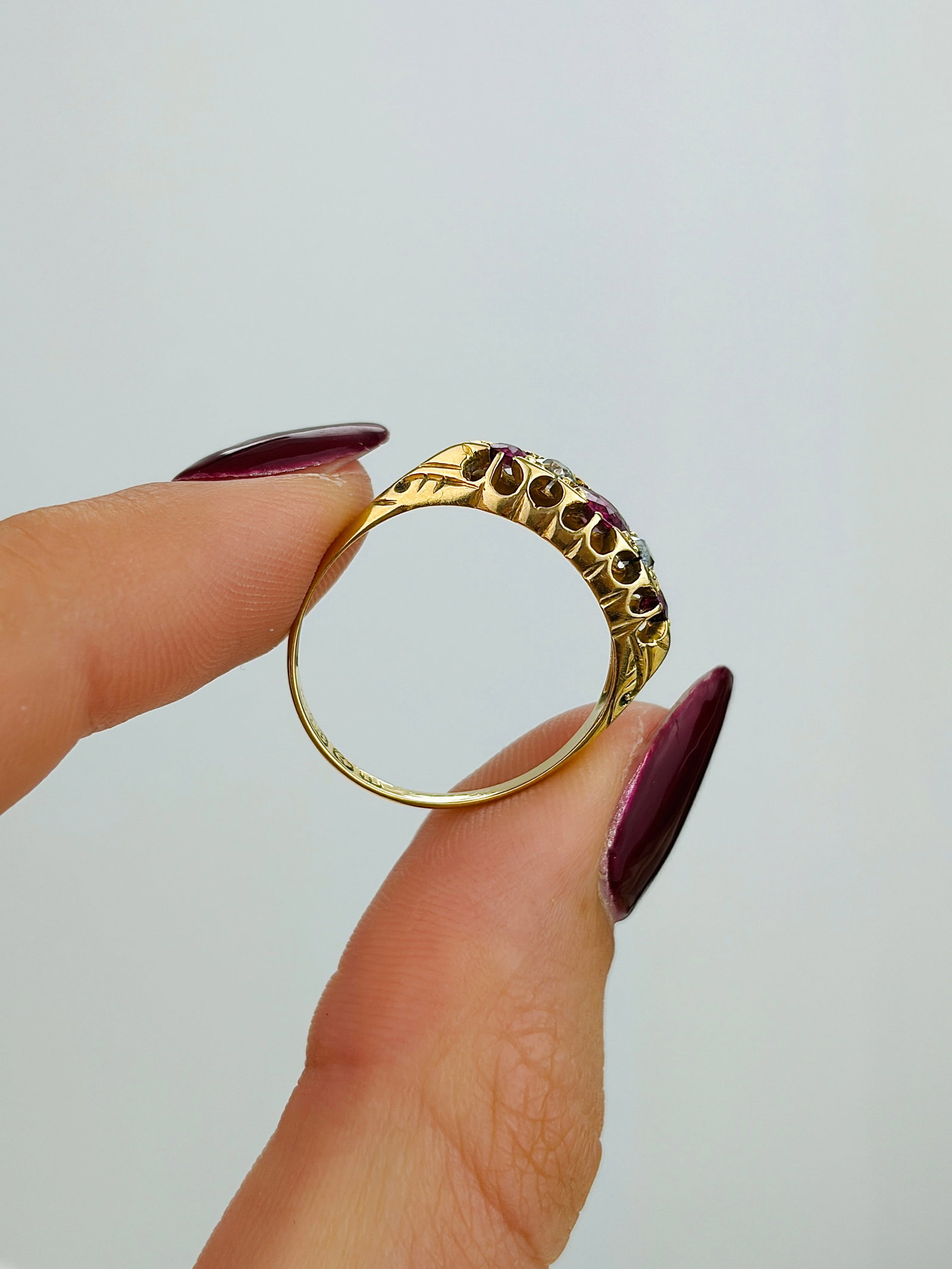 Antique C.1912 18ct Yellow Gold Ruby and Diamond 5 Stone Ring - 6