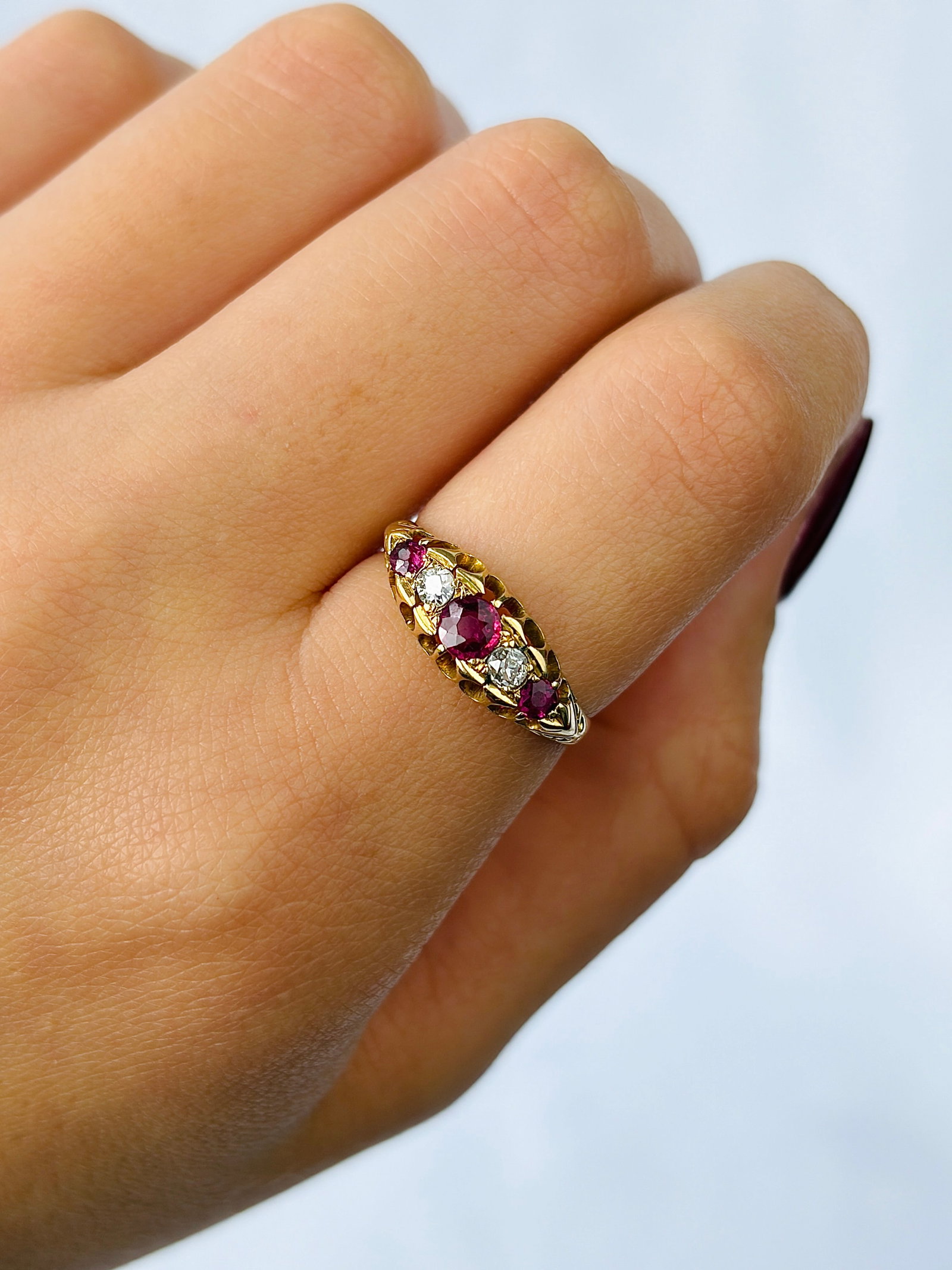 Antique C.1912 18ct Yellow Gold Ruby and Diamond 5 Stone Ring - 7