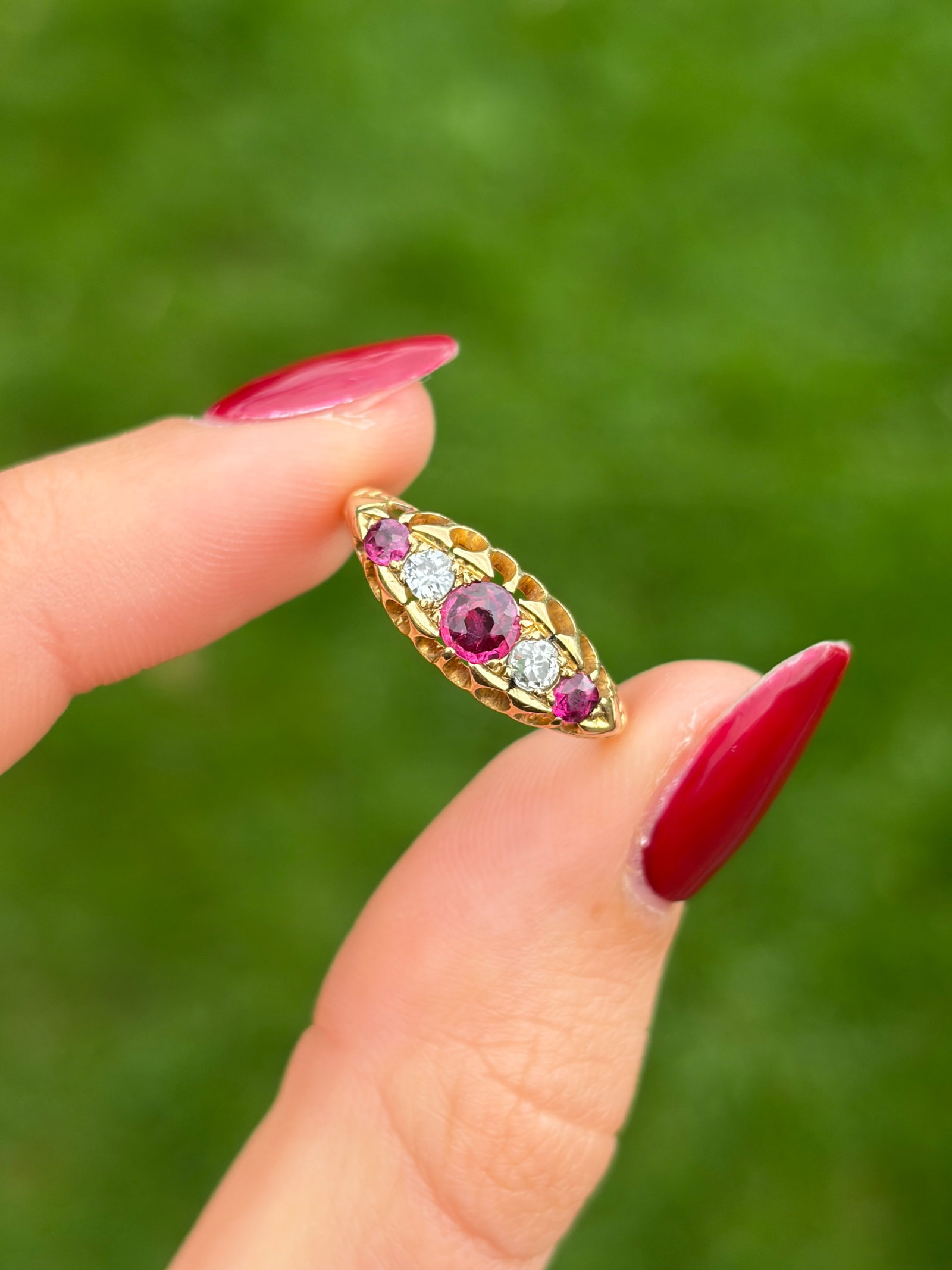 Antique C.1912 18ct Yellow Gold Ruby and Diamond 5 Stone Ring - 9