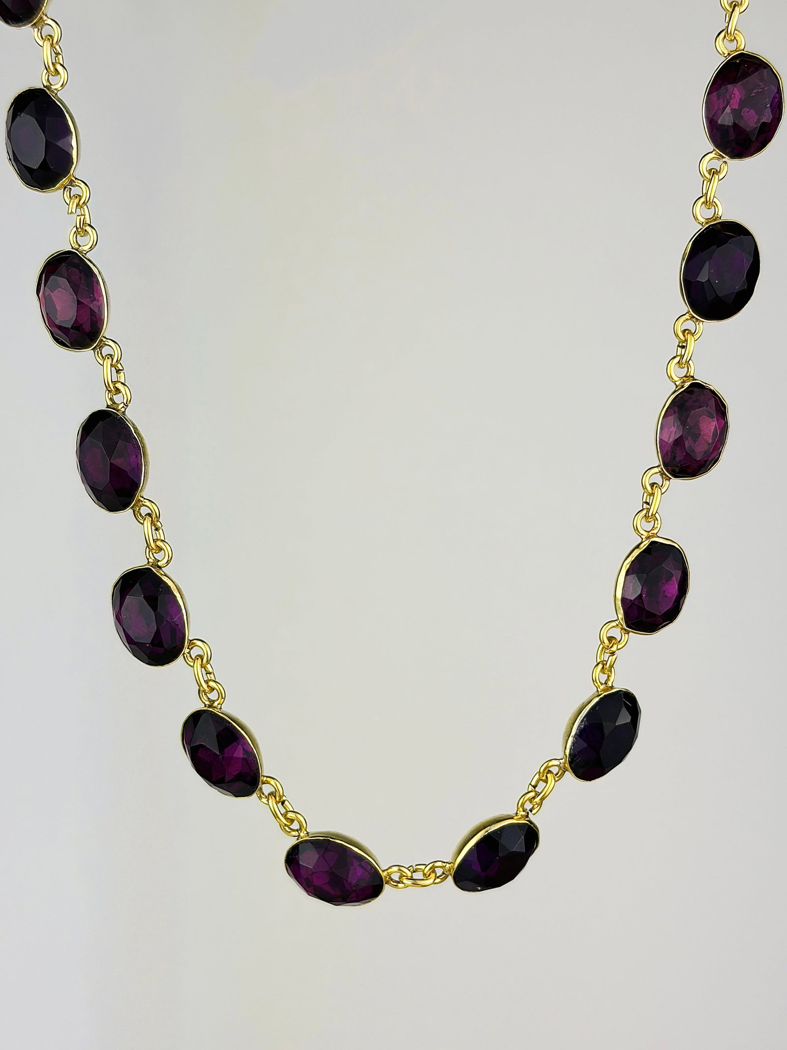 ANTIQUE PURPLE PASTE RIVIERE NECKLACE: ANTIQUE PURPLE PASTE RIVIERE NECKLACE Weight: 28.74g Size: Length 45cm, width 7mm Materials: gilt metal Hallmarks: none present Condition: very good overall condition. Some signs of wear are