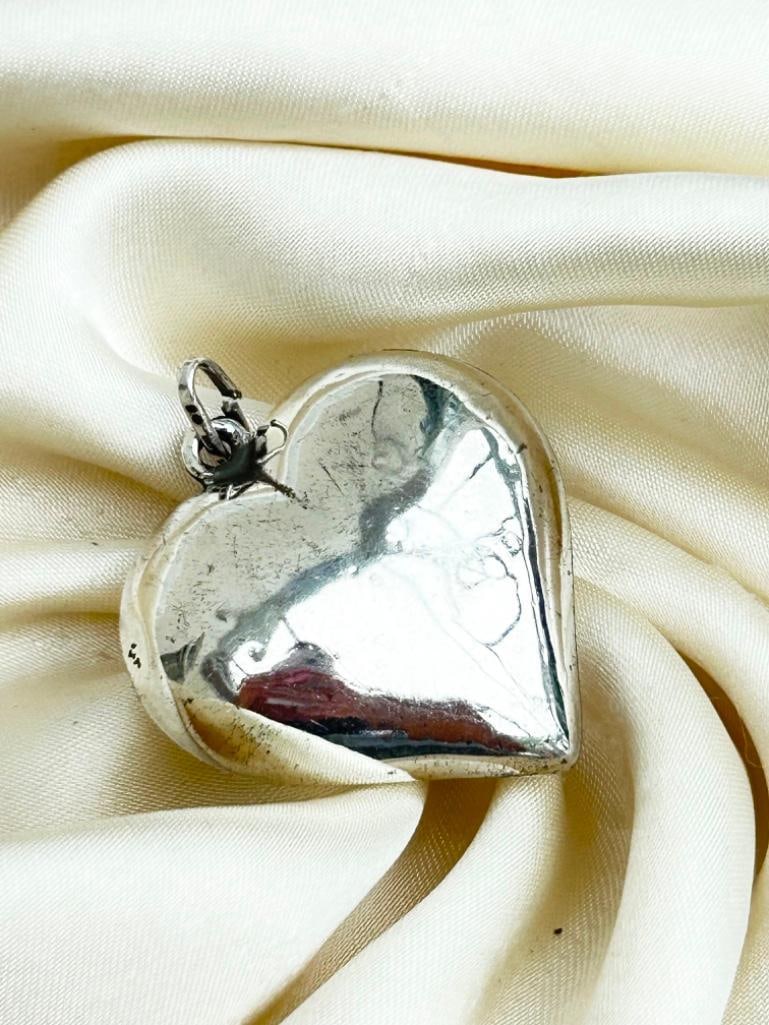 Huge Vintage Silver Puffed Heart Pendant: Huge Vintage Silver Puffed Heart Pendant such a cool puffy silver heart! love! measurements size 44mm x 42mm weight 11.59g materials silver 
