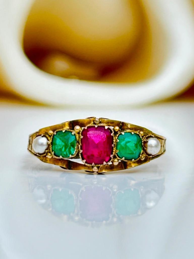 Antique c1899 Bright Paste 9ct Gold Ring (1 of 8)