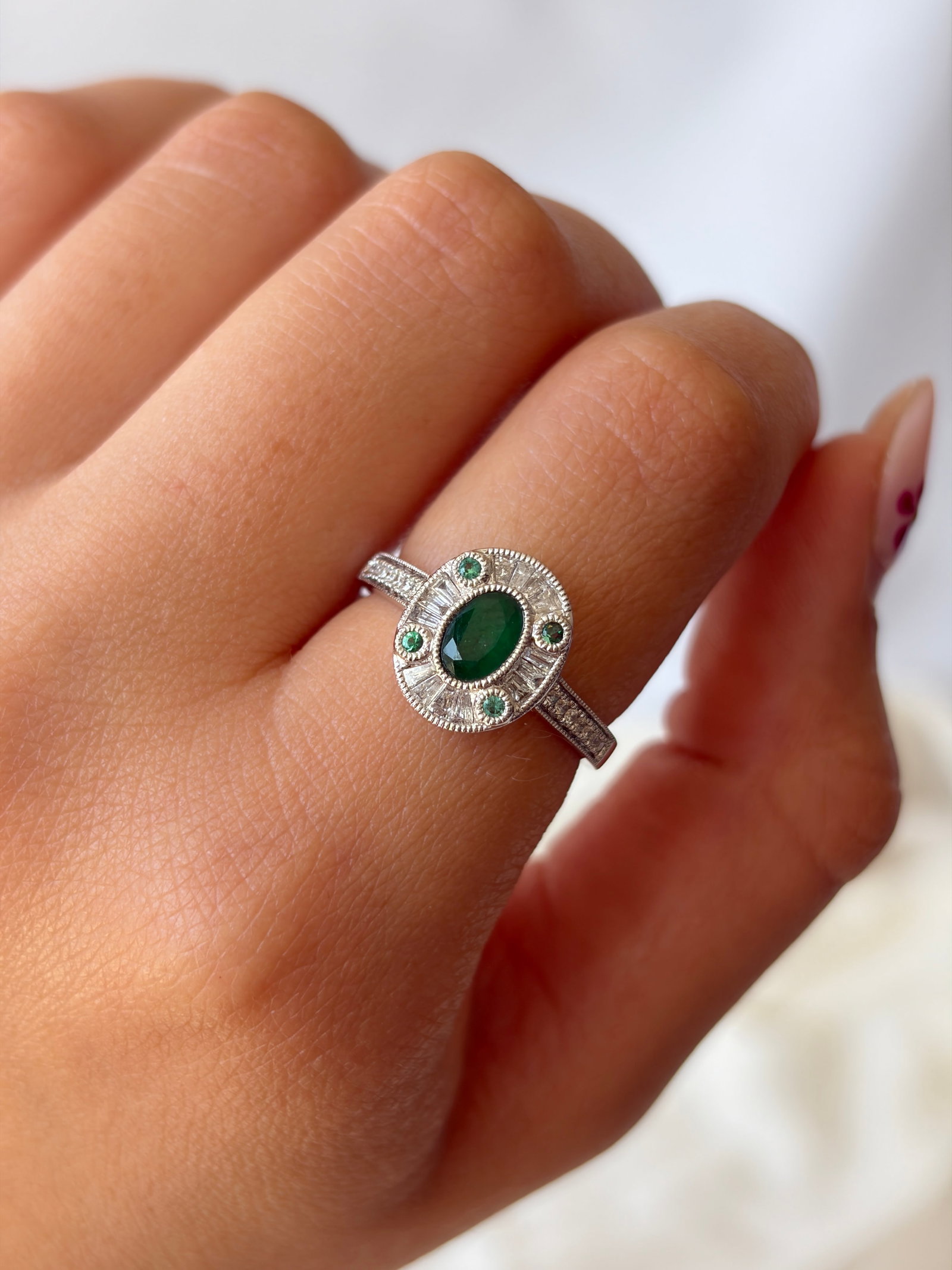 WONDERFUL 18CT WHITE GOLD EMERALD AND DIAMOND TARGET DESIGN RING - 3