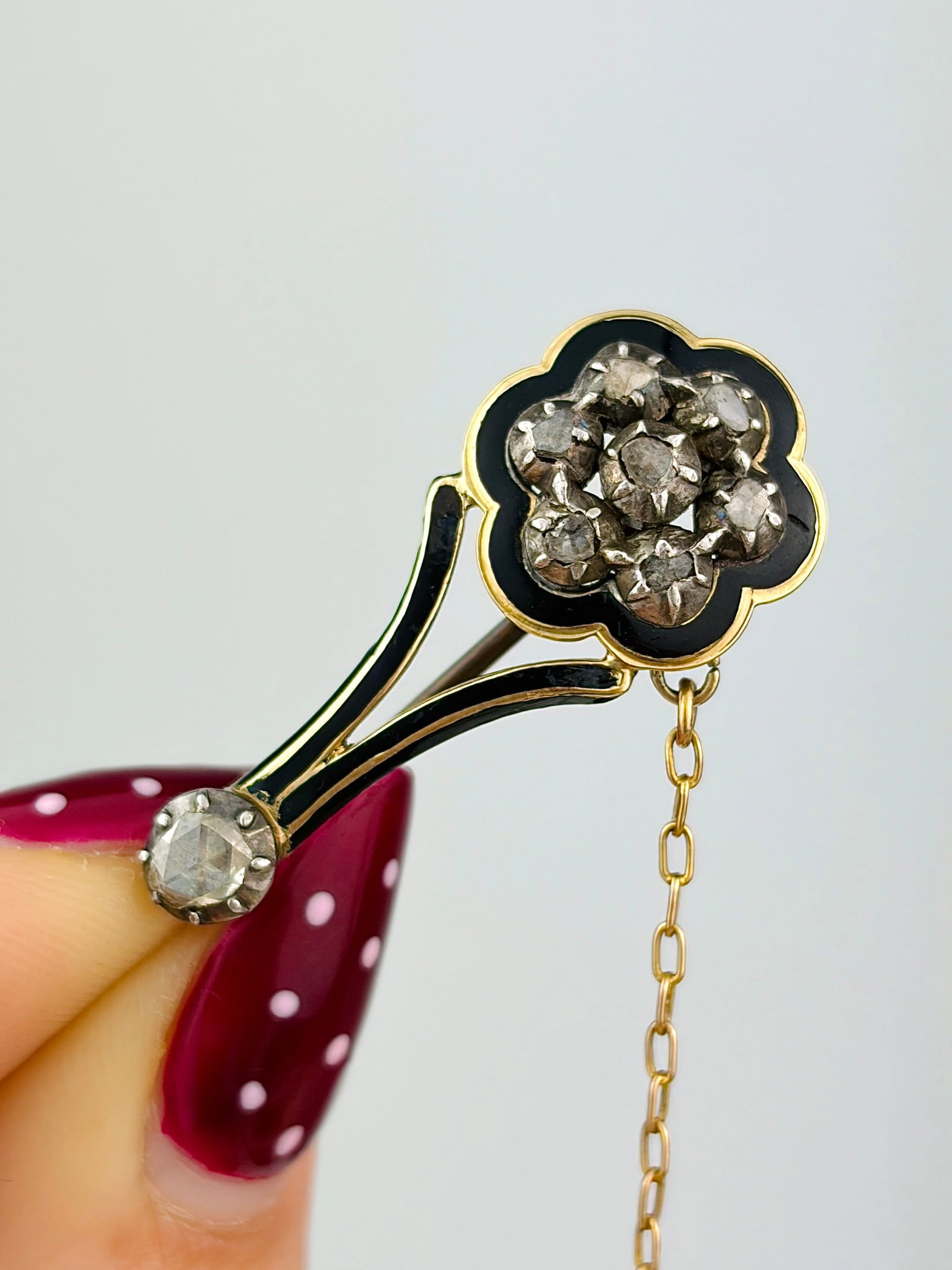 ANTIQUE ROSE CUT DIAMOND AND ENAMEL HALLEYS COMET BROOCH IN GOLD: ANTIQUE ROSE CUT DIAMOND AND ENAMEL HALLEYS COMET BROOCH IN GOLD Halley's comet jewellery was created to commemorate the rare celestial appearances of the comet, most notably in 1835 and 1910!