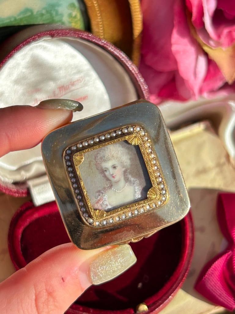 Rare Outstanding Heavy 15ct Yellow Gold Pearl Portrait Compact Box in Antique Box - 8
