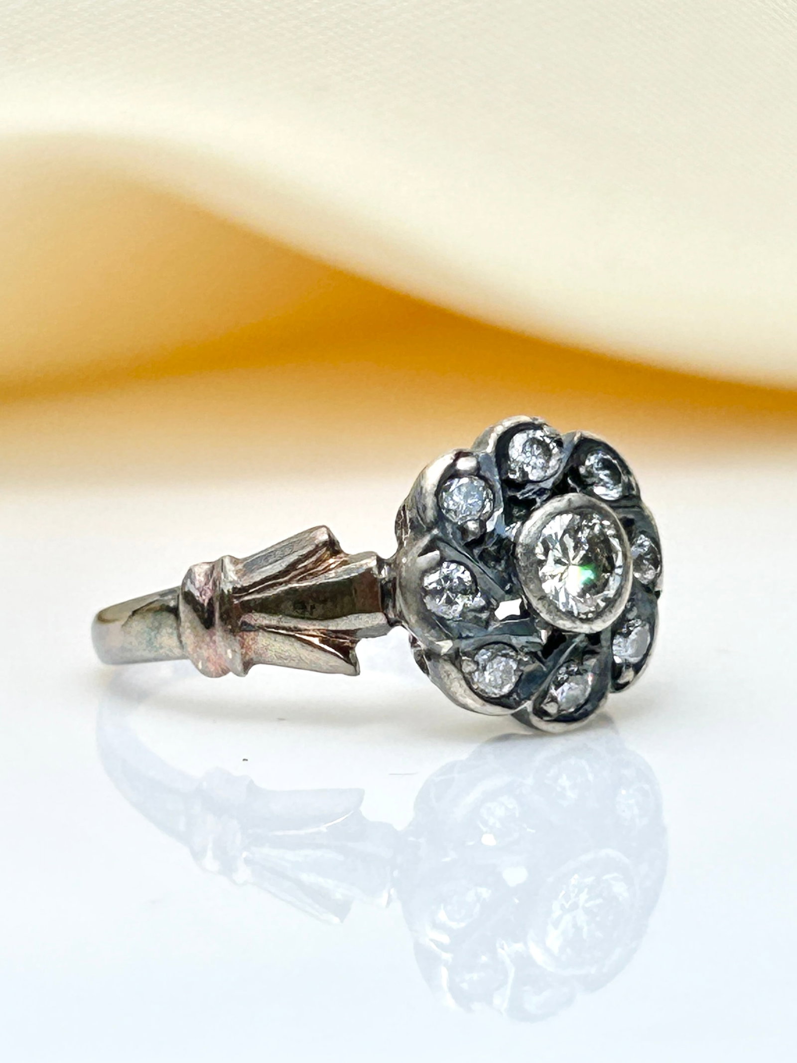 Antique 18ct gold diamond swirl cluster ring - 5