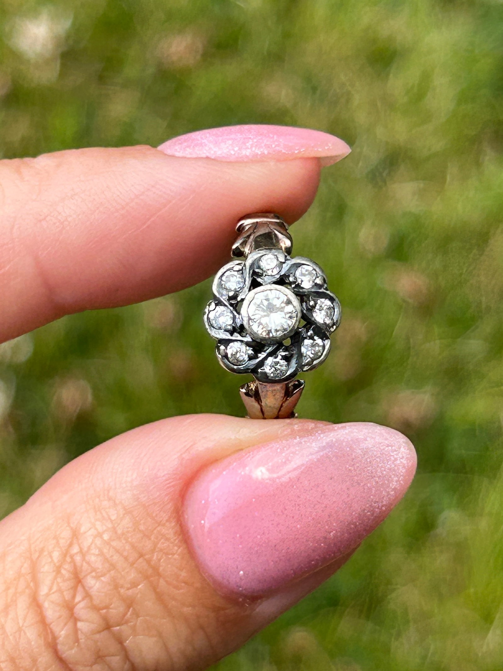 Antique 18ct gold diamond swirl cluster ring - 6