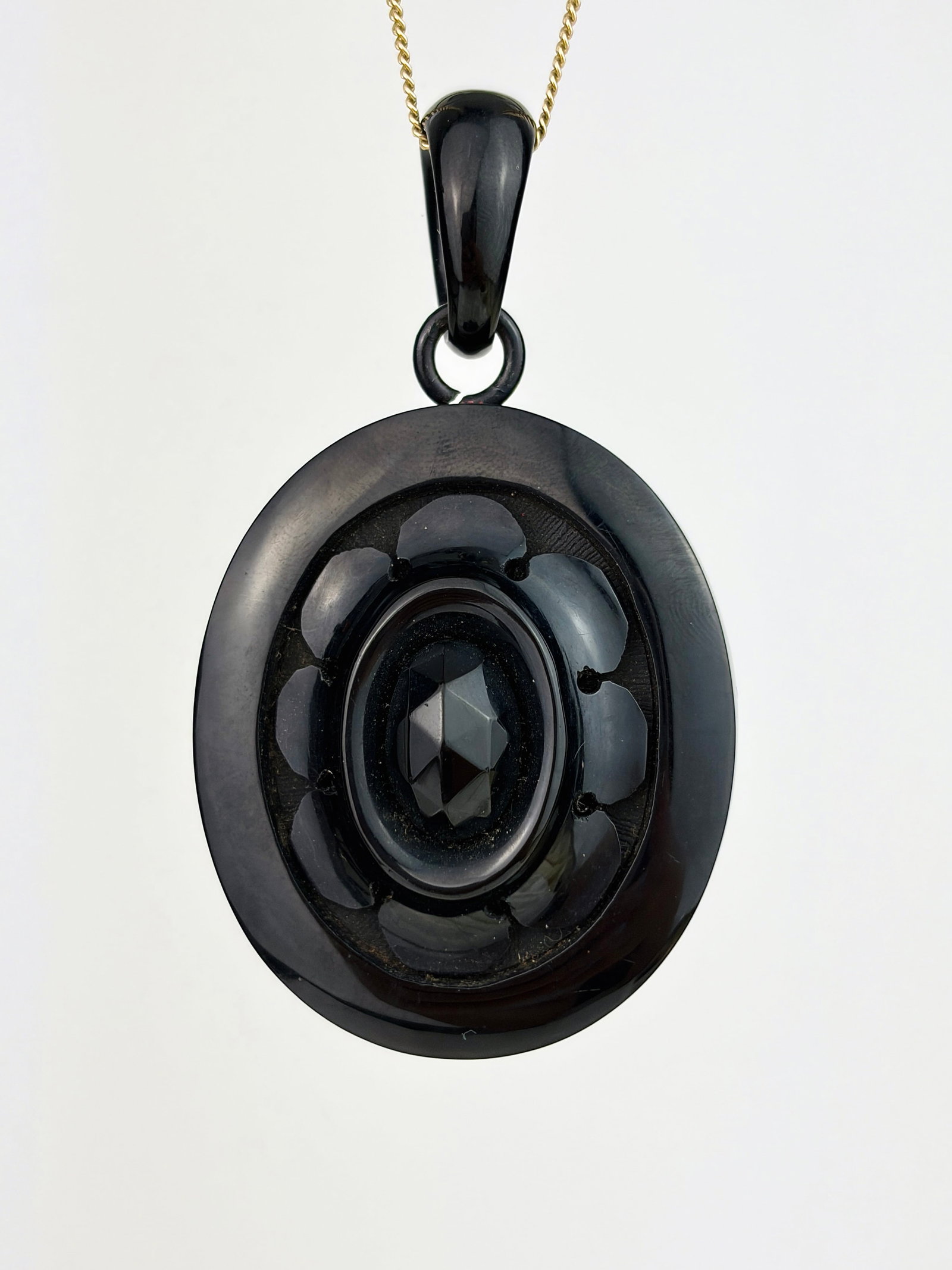 ANTIQUE VICTORIAN WHITBY JET LARGE LOCKET BACK PENDANT (1 of 6)