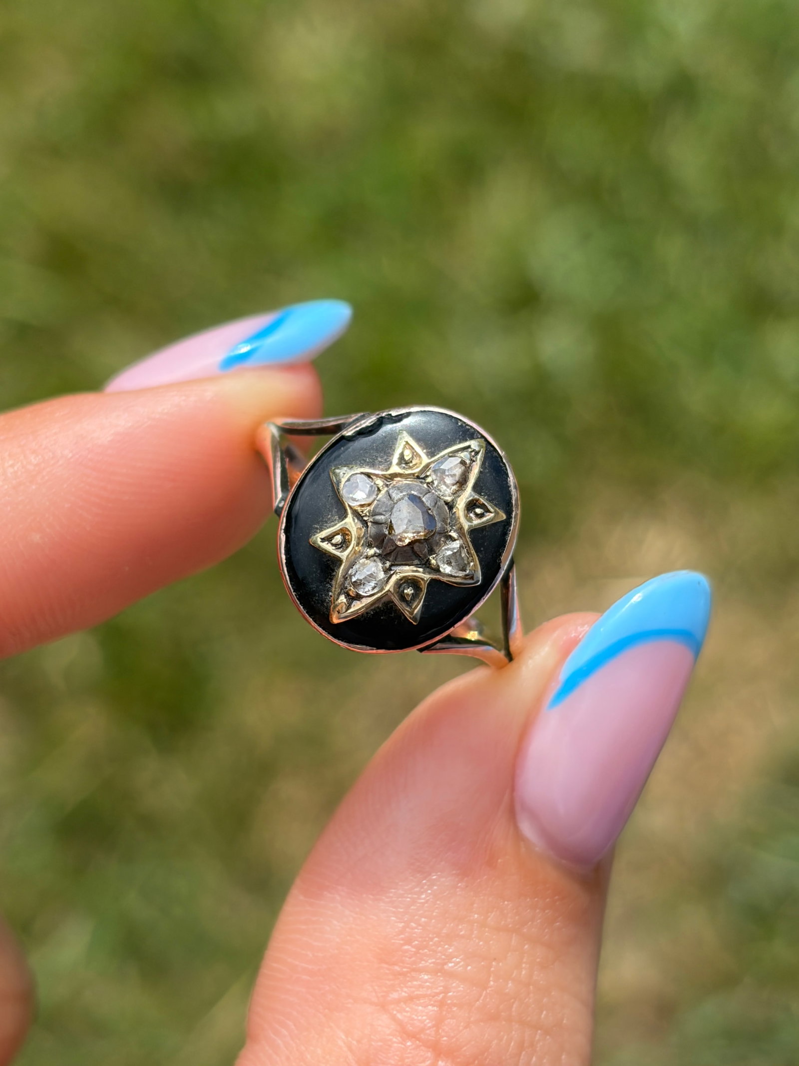ANTIQUE VICTORIAN STAR SET ROSE CUT DIAMOND AND BLACK ENAMEL RING IN GOLD - 10