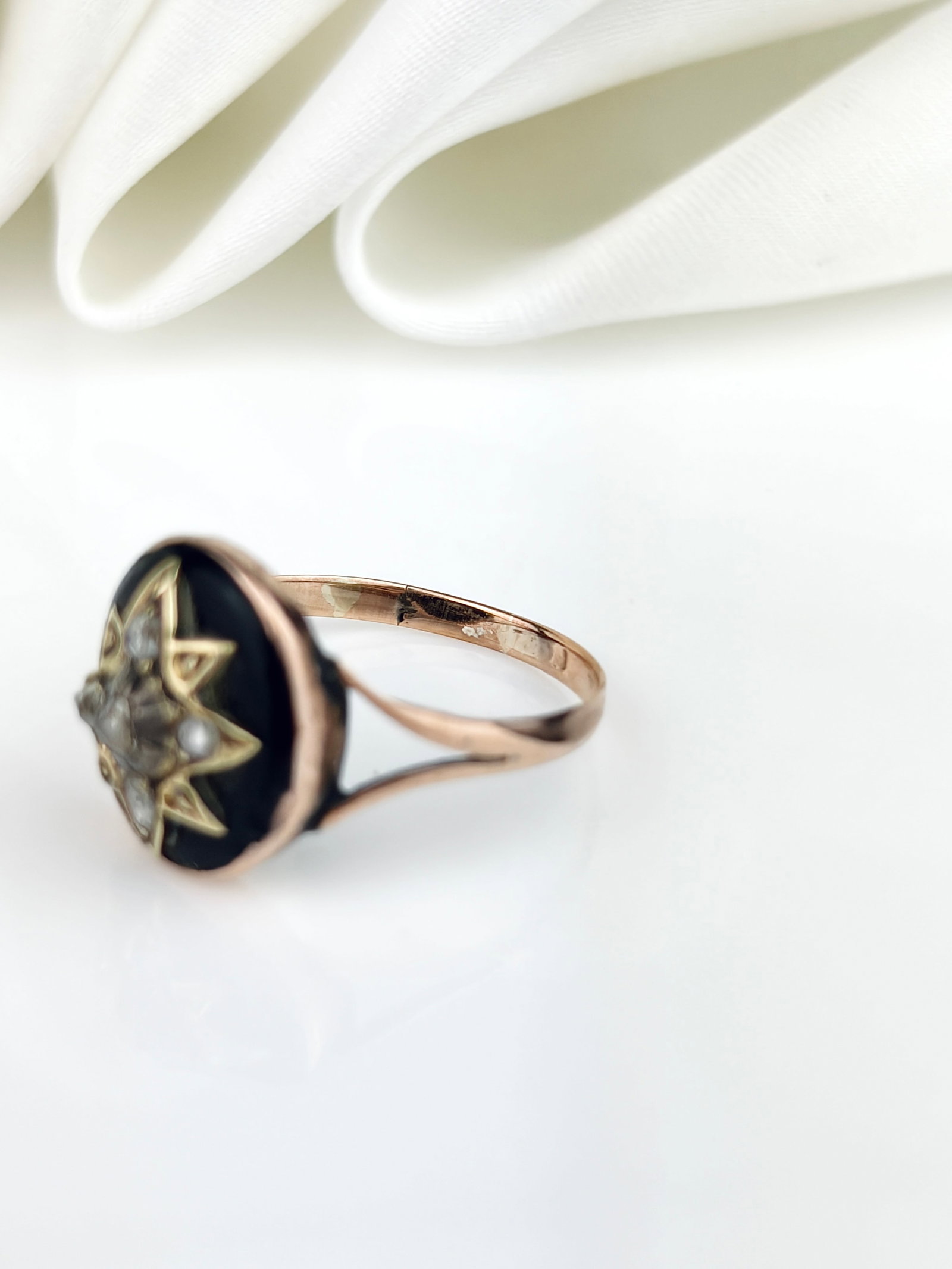 ANTIQUE VICTORIAN STAR SET ROSE CUT DIAMOND AND BLACK ENAMEL RING IN GOLD - 4