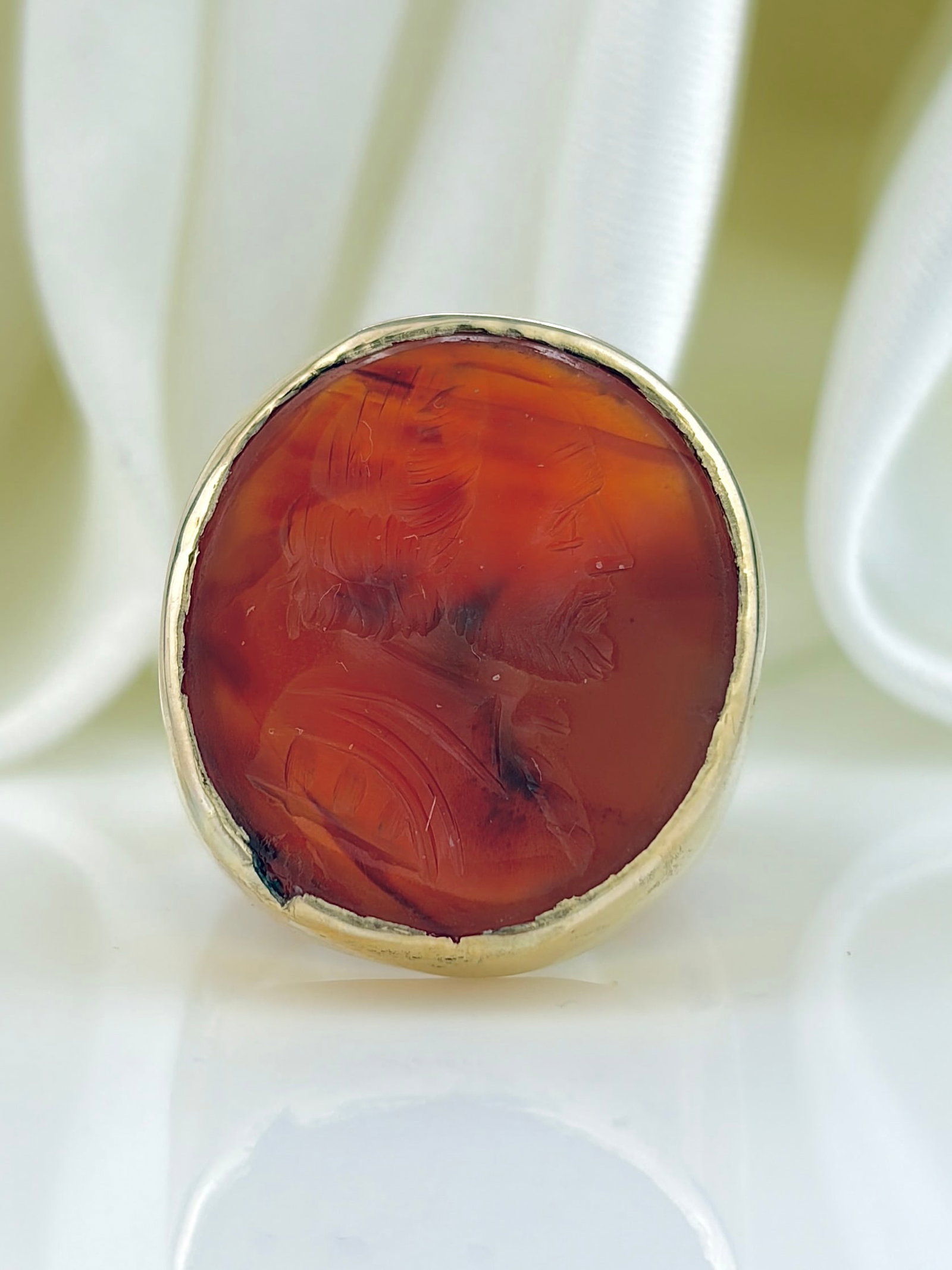 ANTIQUE 9CT YELLOW GOLD LARGE CARVED CARNELIAN INTAGLIO RING (1 of 9)
