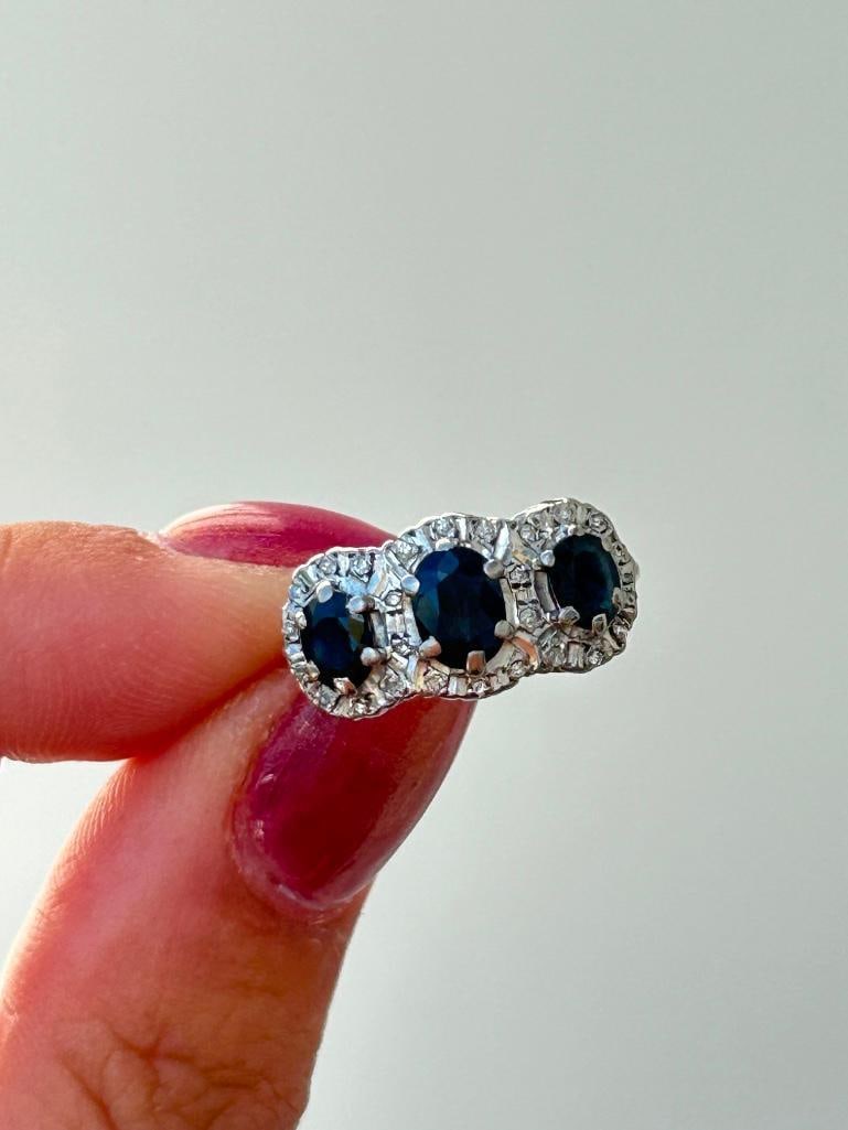 Chunky 18ct Yellow Gold Sapphire and Diamond Triple Cluster Ring - 6