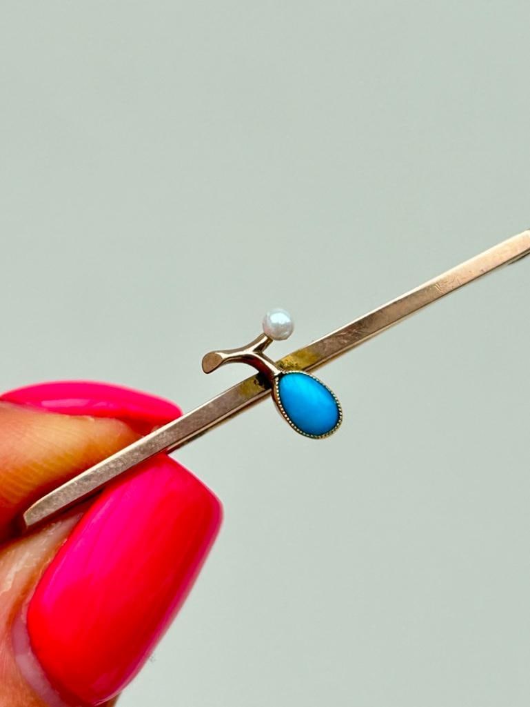Sweet Gold Pearl and Turquoise Brooch: Sweet Gold Pearl and Turquoise Brooch sweet and charming measurements size 45mm x 9mm weight 2.11g materials gold, pearl and turquoise 